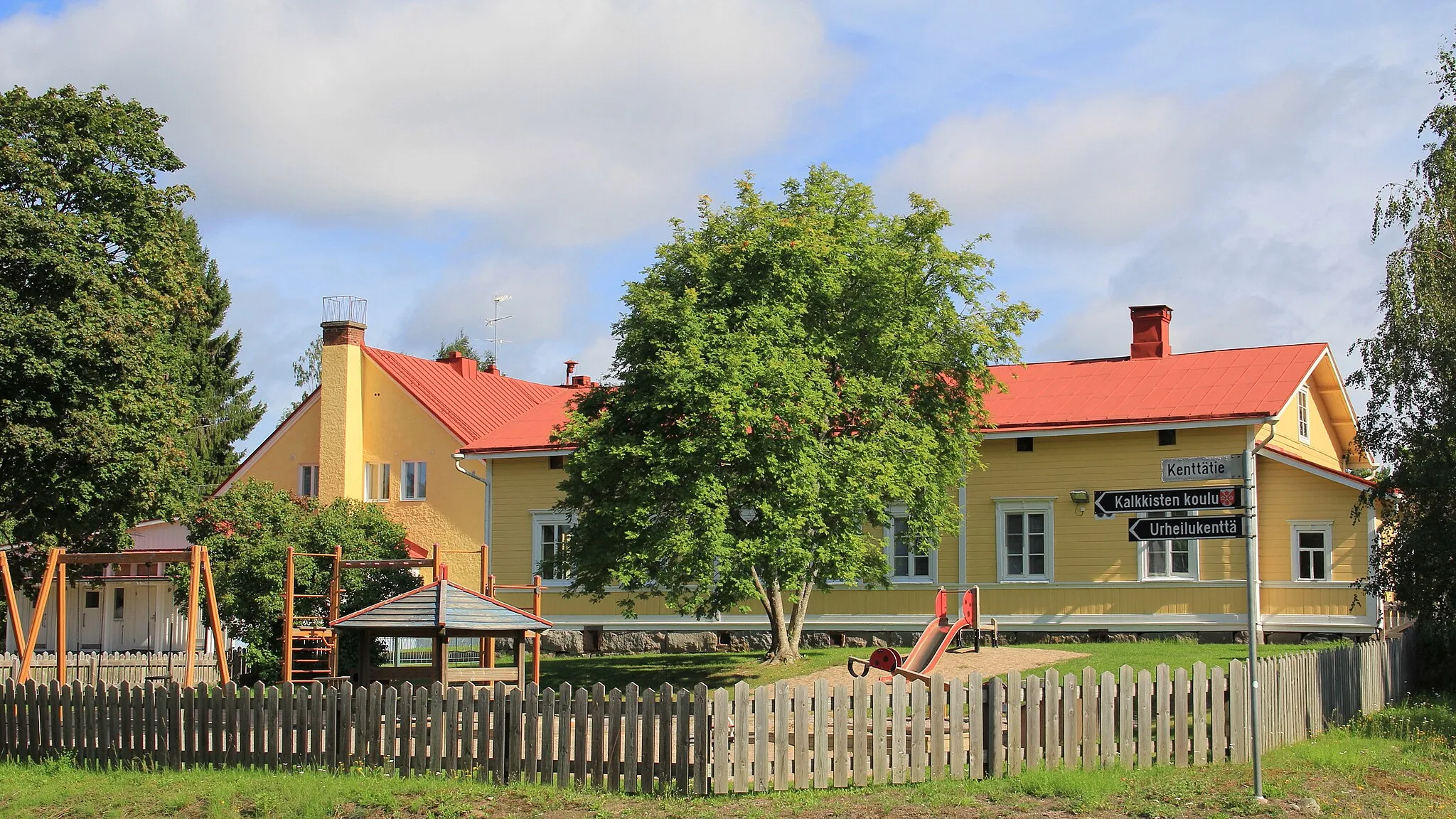 Photo showing: One of Kalkkinen school buildings, Kalkkinen, Asikkala, Finland.