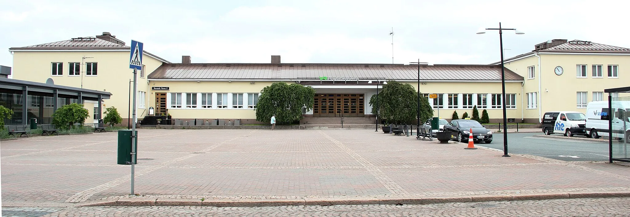 Photo showing: Main entrance, Railway station, Station Square, in Riihimäki, Finland