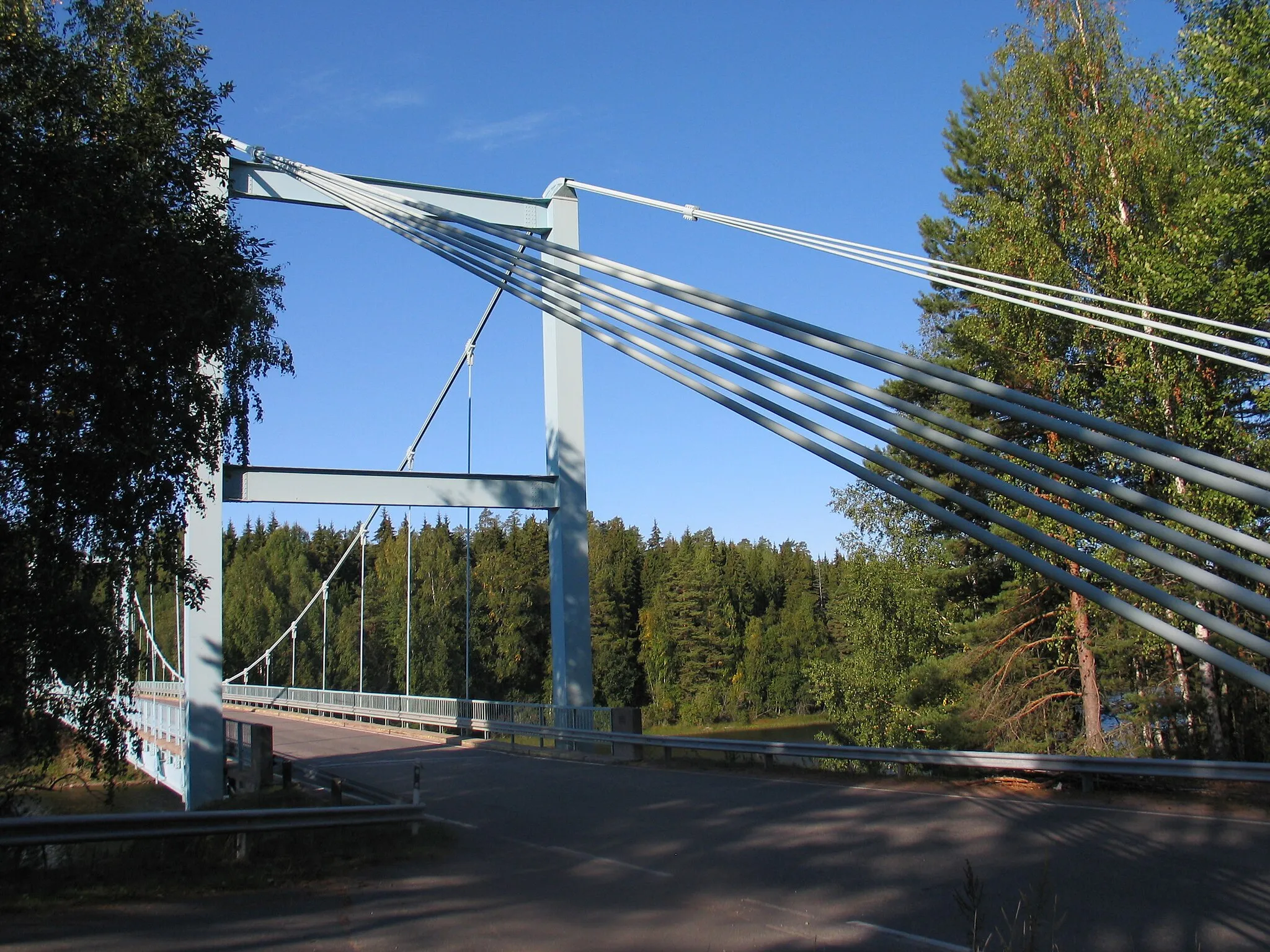 Photo showing: Virta suspension bridge over Kymi River on regional road 362 in Iitti, Finland
