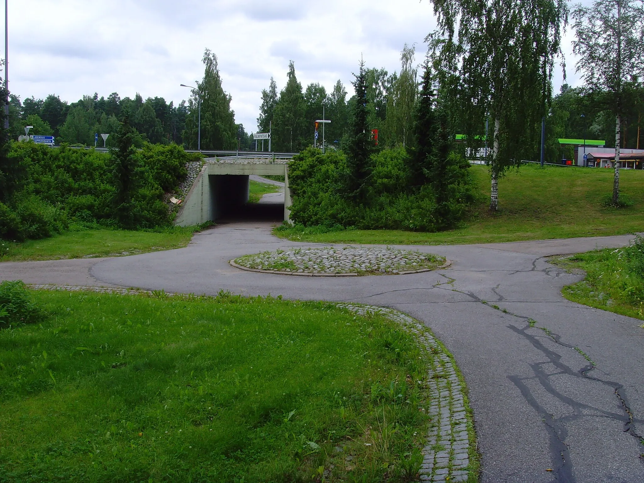 Photo showing: Bicycle crossroads