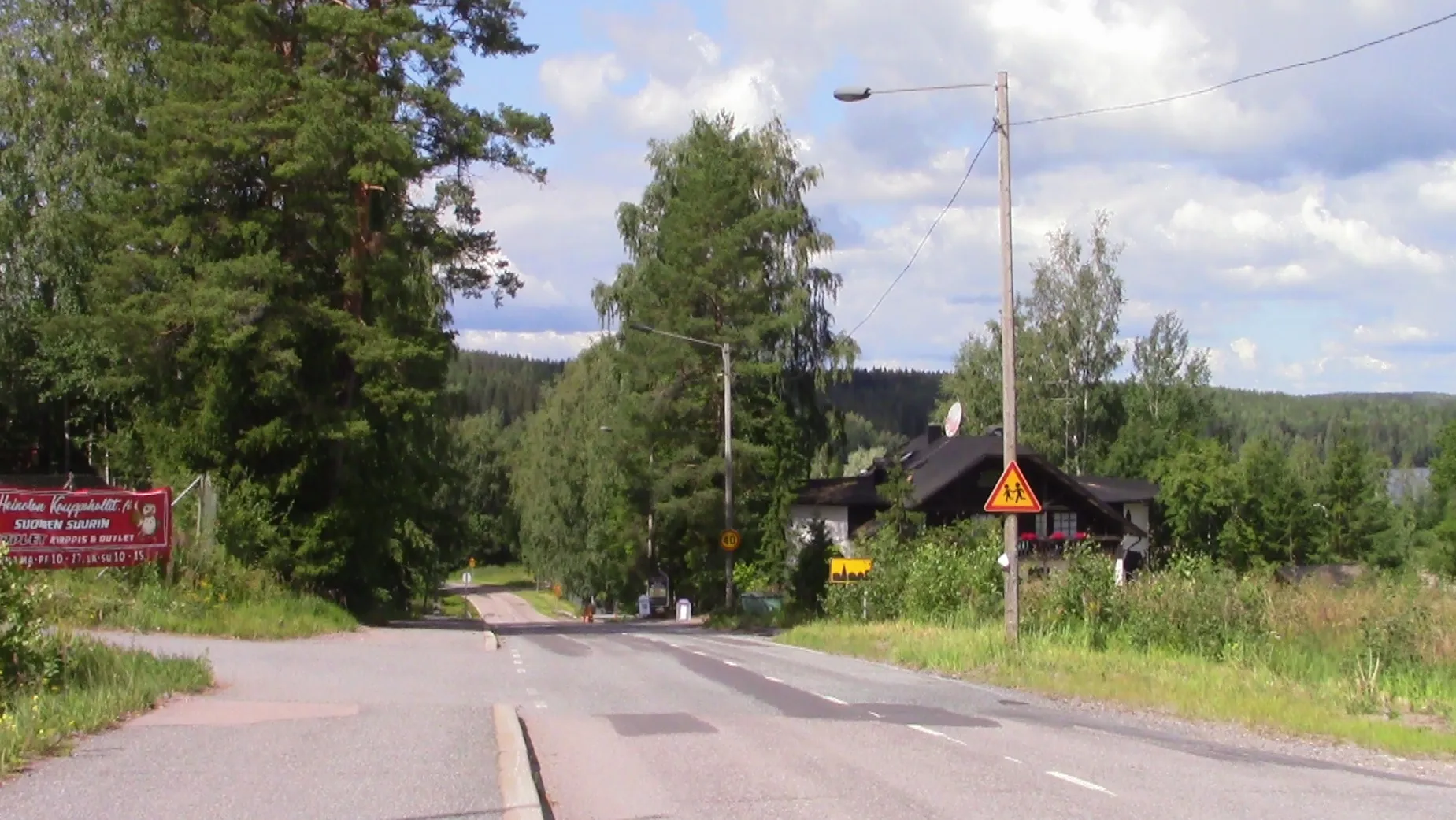 Photo showing: Kausantie road at Myllyoja district in Heinola, Finland.