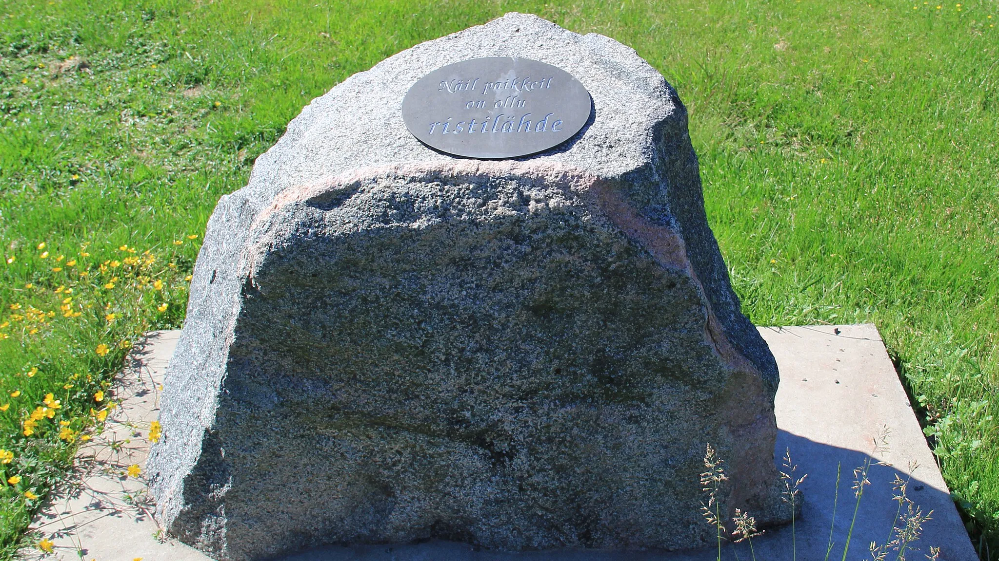 Photo showing: Ristilähde memorial stone, Ristilähteentie, Oripää, Finland. - Ristilähde was a natural well and was location of early christenings.