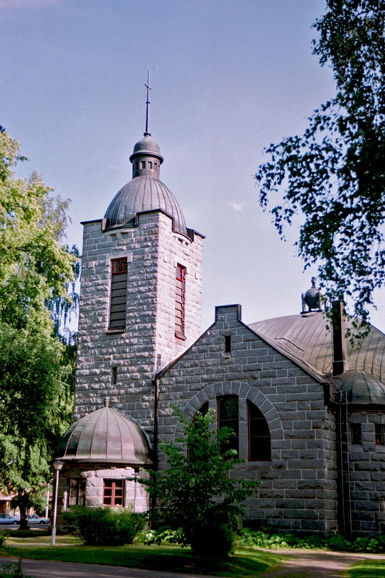 Photo showing: Lutheran Church in Hartola, Finland, by Josef Stenbäck. Made of grey granit, representing Finnish Art Nouveau and National Romanticism of early 20th century.