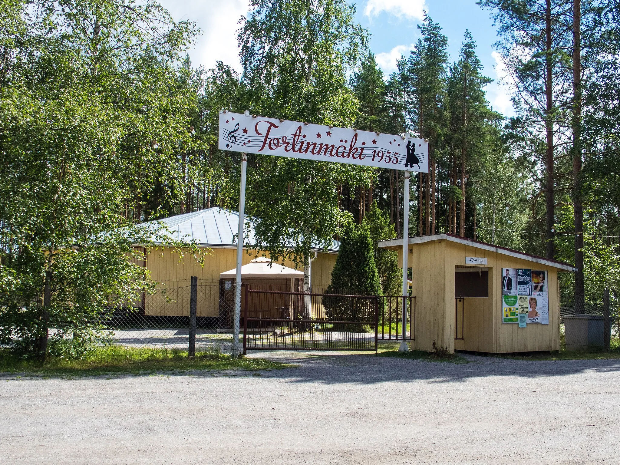 Photo showing: Dance hall in Tortinmäki, the northernmost suburb of Turku, Finland. July 2014.