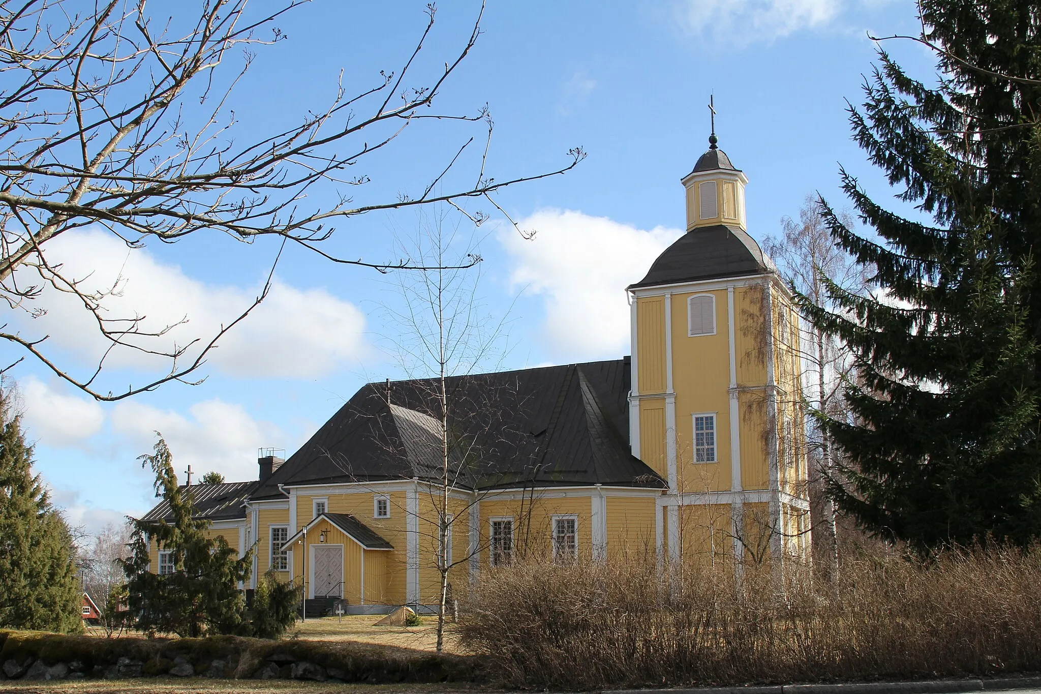 Photo showing: Hausjärvi Church in Hausjärvi, Finland. Built by Martti Tolpo, completed in 1789. Photo taken from north.