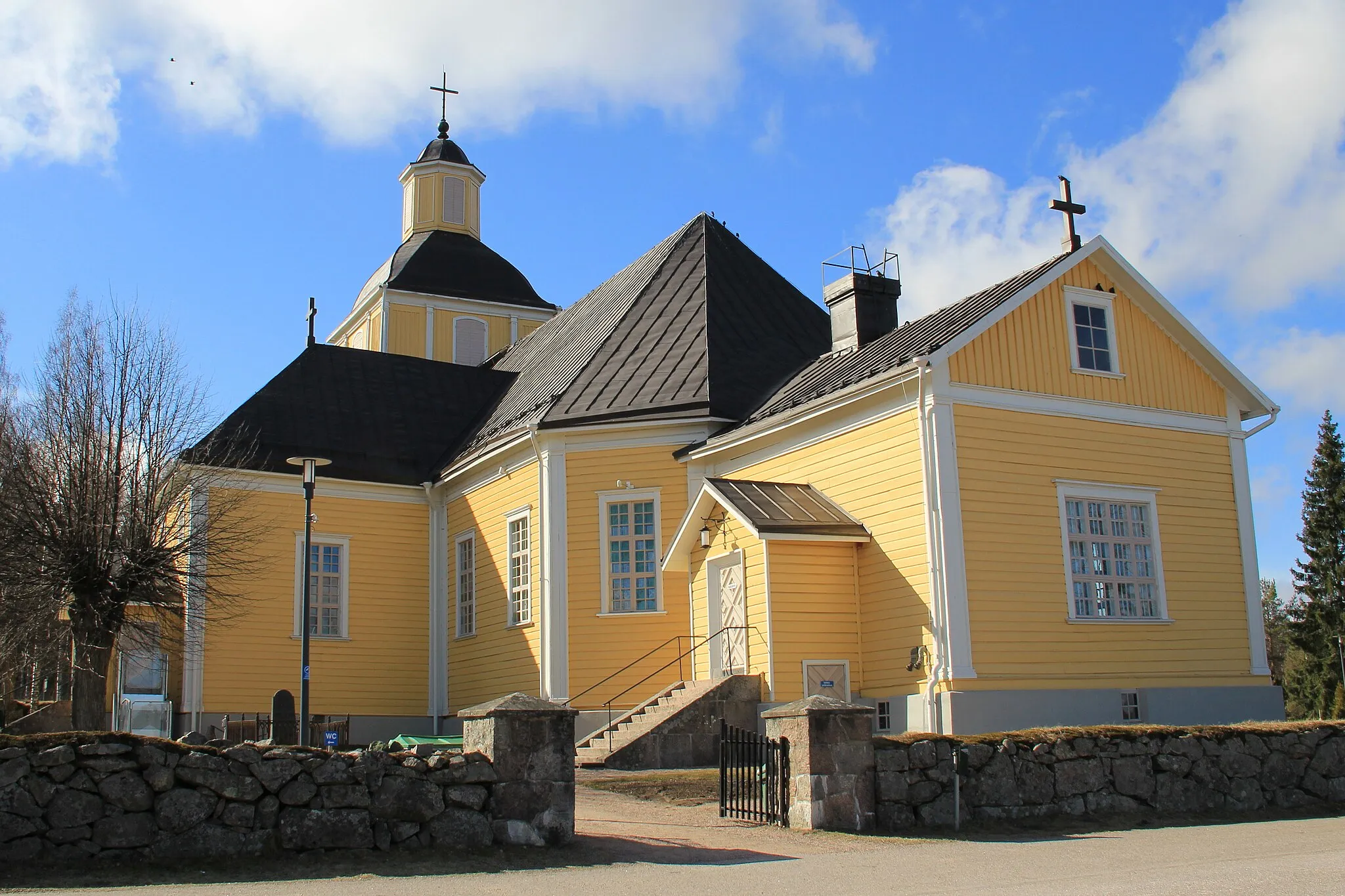 Photo showing: Hausjärvi Church in Hausjärvi, Finland. Built by Martti Tolpo, completed in 1789. Photo taken from southeast.