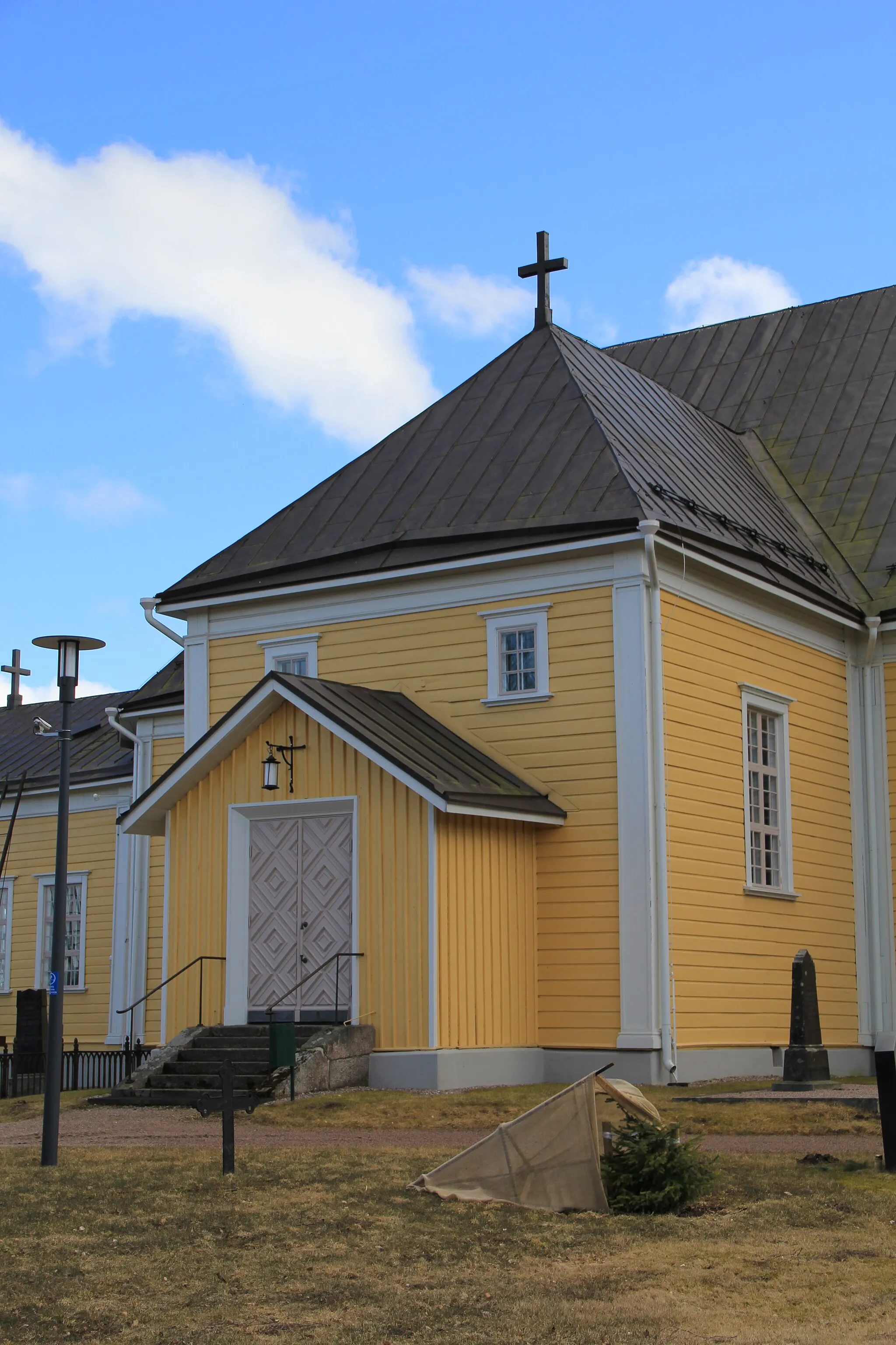 Photo showing: Hausjärvi Church in Hausjärvi, Finland. Built by Martti Tolpo, completed in 1789. Photo taken from northwest.