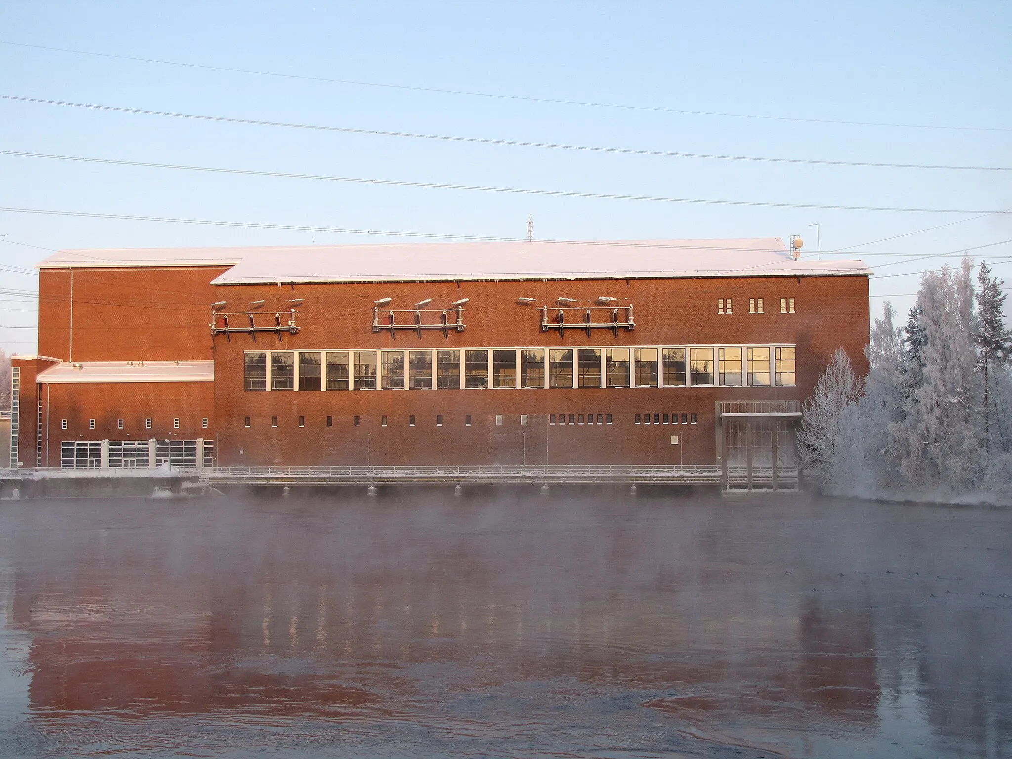 Photo showing: Tainionkoski hydroelectric power plant in Imatra seen from downstream.