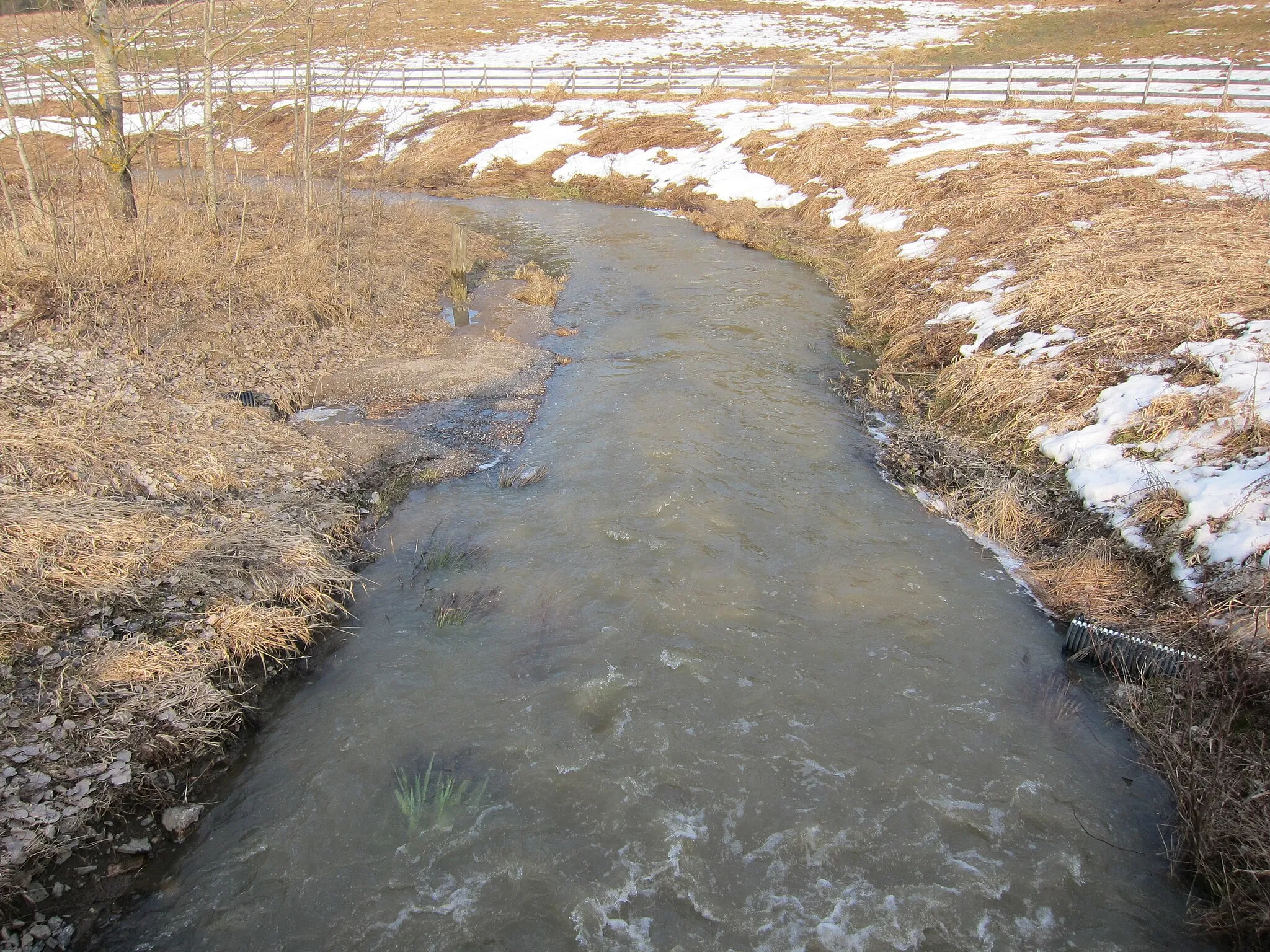 Photo showing: Jaaninoja is a small ditch in Turku Finland. It flows to the Aura River.