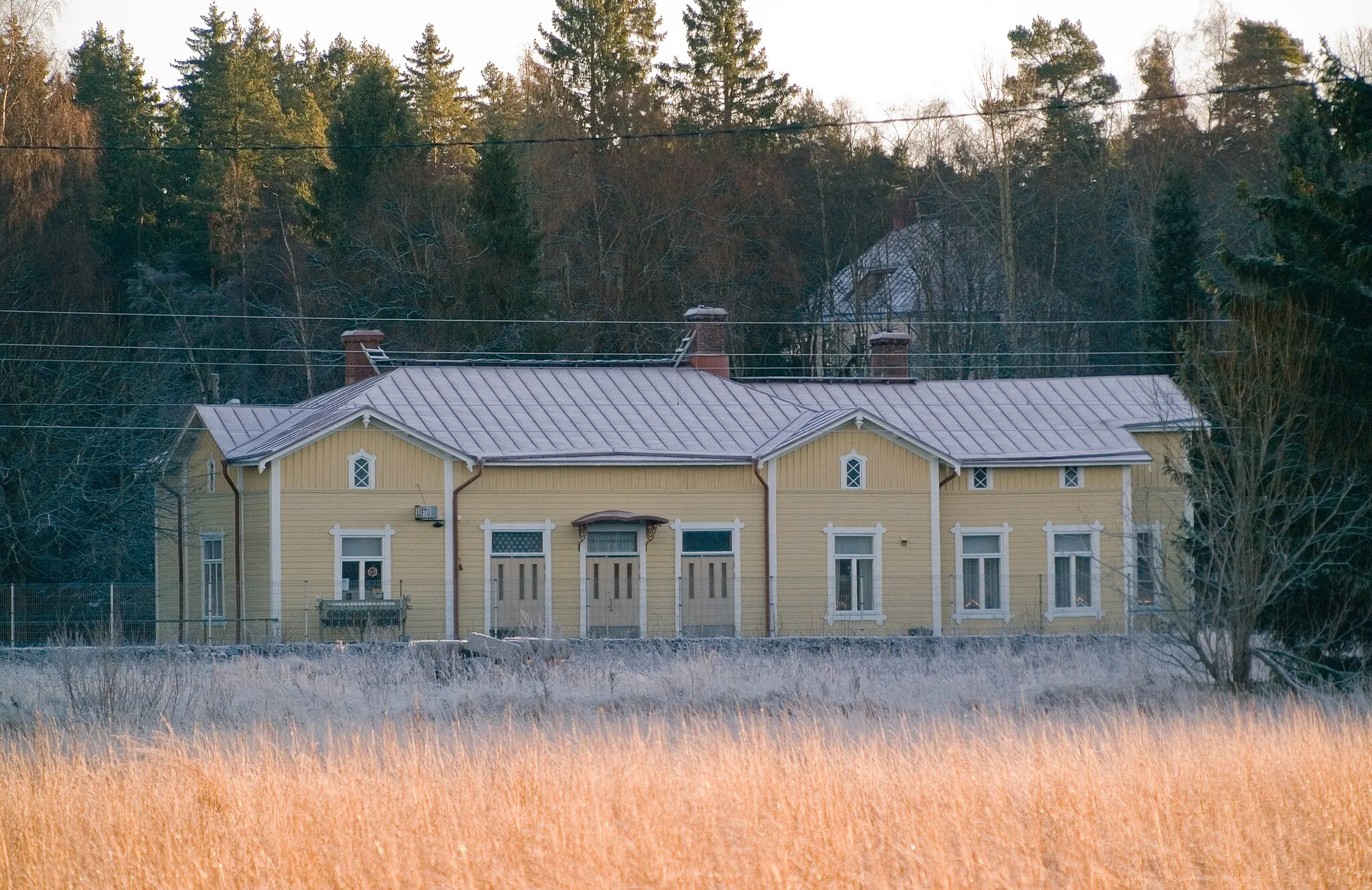 Photo showing: Former railway station, Lieto, Finland, on Turku–Toijala railwayl line, near Turku. Dec. 2013.