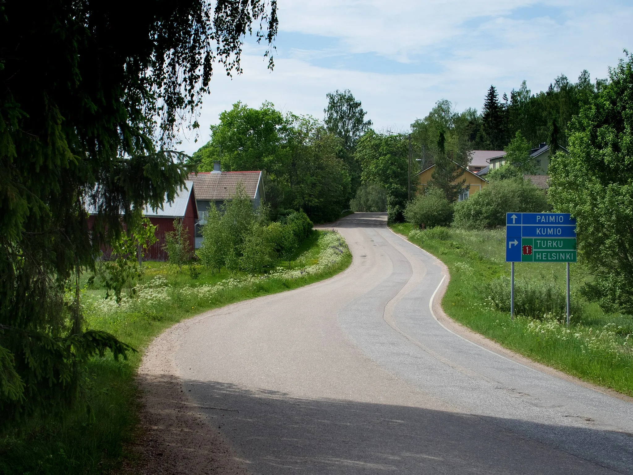 Photo showing: Entering Hajala village in Halikko, Salo, Finland, along road 2351 from the east. June 2014.