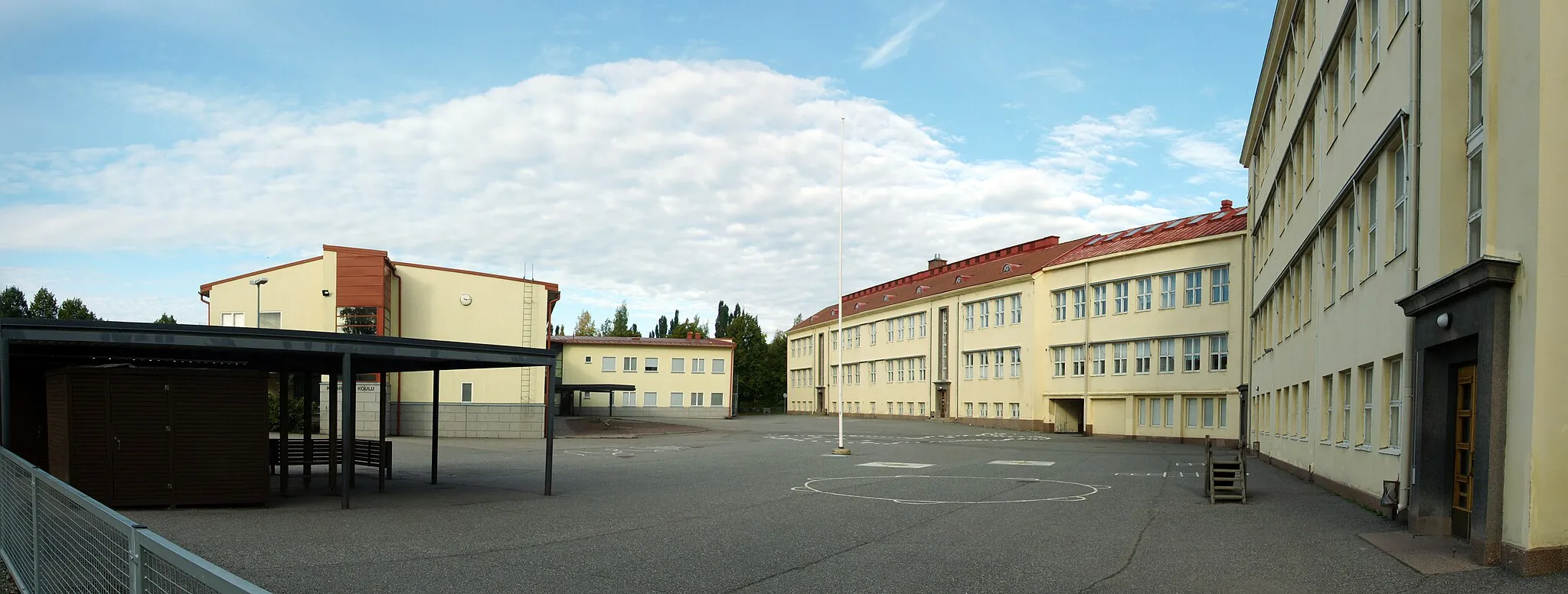 Photo showing: Nummenpakka school in Turku, Finland.