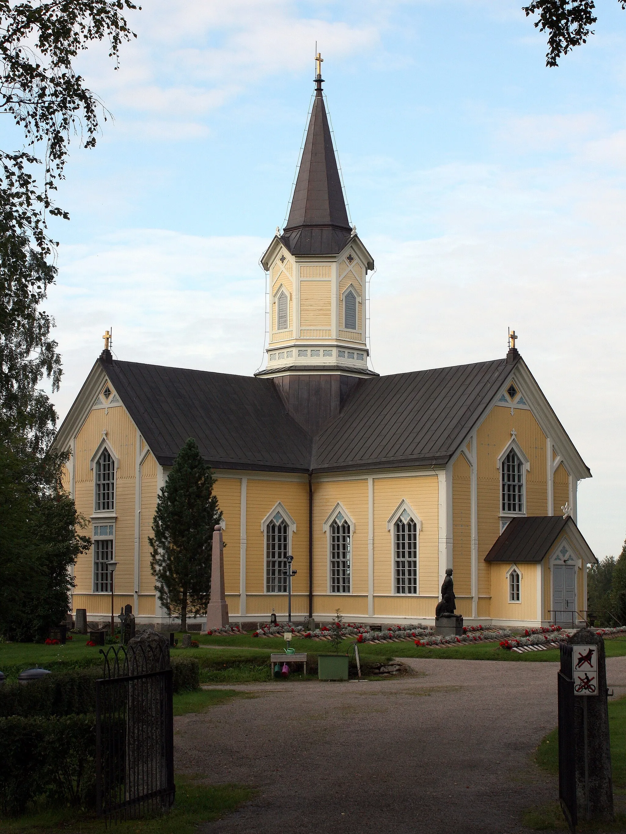 Photo showing: Haapajärvi Church in Haapajärvi, Finland. First built in 1802, major alterations in 1880 by architect Frans Wilhelm Lüchow.