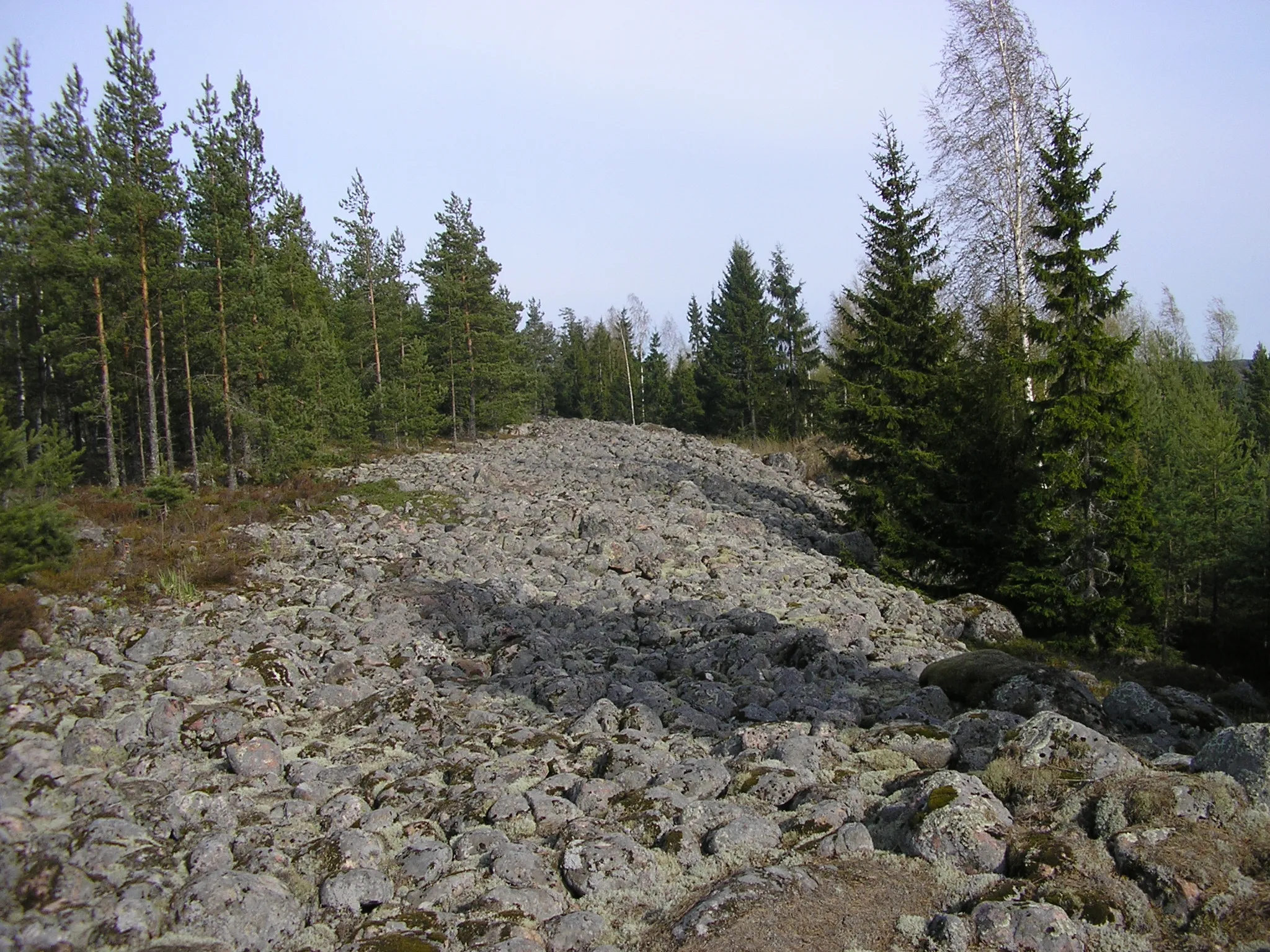 Photo showing: Jätinkatu, "Giant's Street" - an ancient seaside that is nowadays located high uphill in a gravel pit [05-2007]