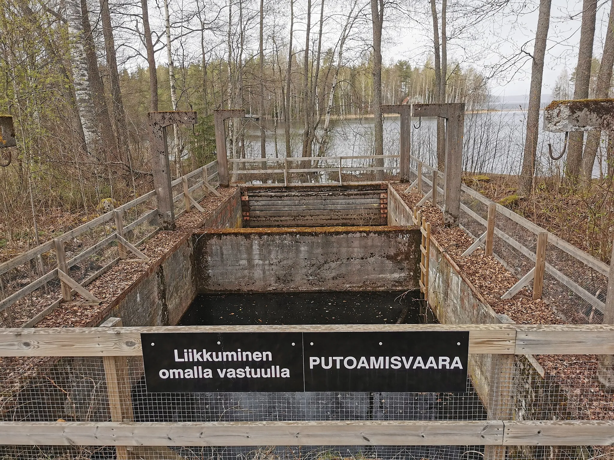 Photo showing: Kivijärvi dam, part of salpa line. Luumäki, may 2022.