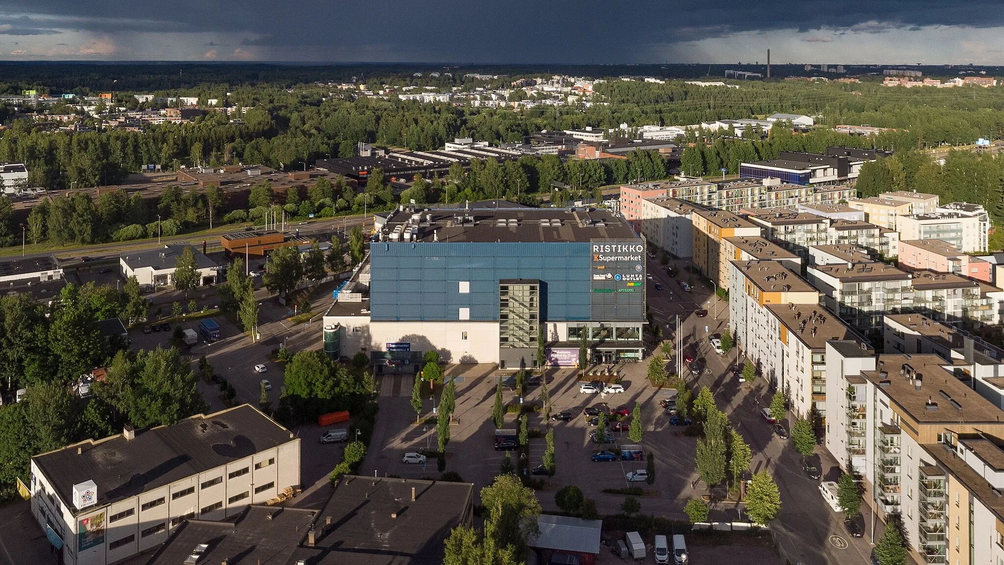 Photo showing: Aerial photograph of Ristikko shopping center in Helsinki, Finland.