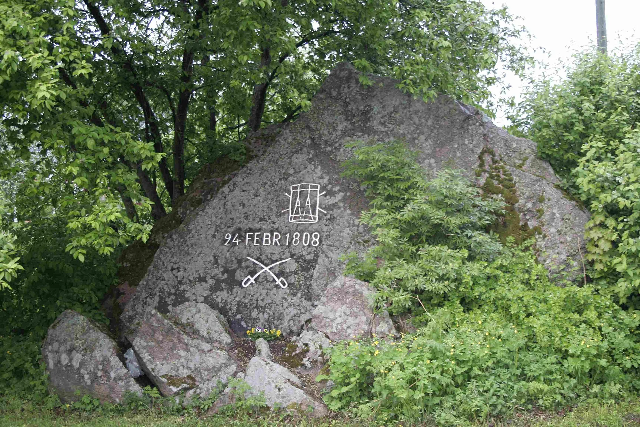 Photo showing: The memorial stone of the battle of Liljendal, Lapinjarvi and Myrskyla in Finnish war (Russo-Swedish war 1808–1809) / The Guild of Uusimaa Brigade, 4th September, 1965
Geographical position: L/A (later available) Photograph: Canon EOS 350D, Canon Zoom Lens EF-S 18-55 mm 1:3.5-5.6 II Olli-Jukka Paloneva, 3rd June, 2005, paloneva@phnet.fi

References: L/A