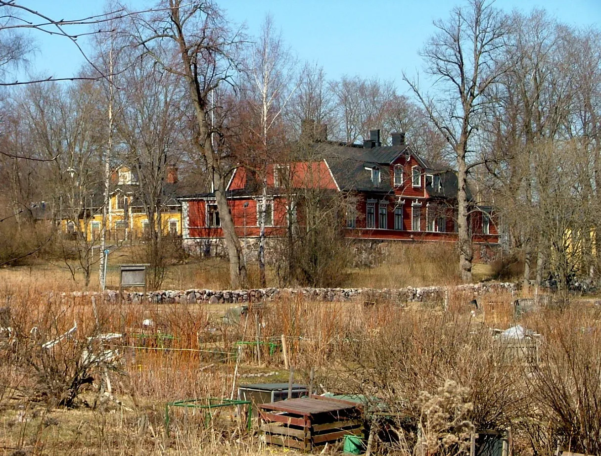 Photo showing: Puotila Manor in Eastern Helsinki, photographed in April 2009.