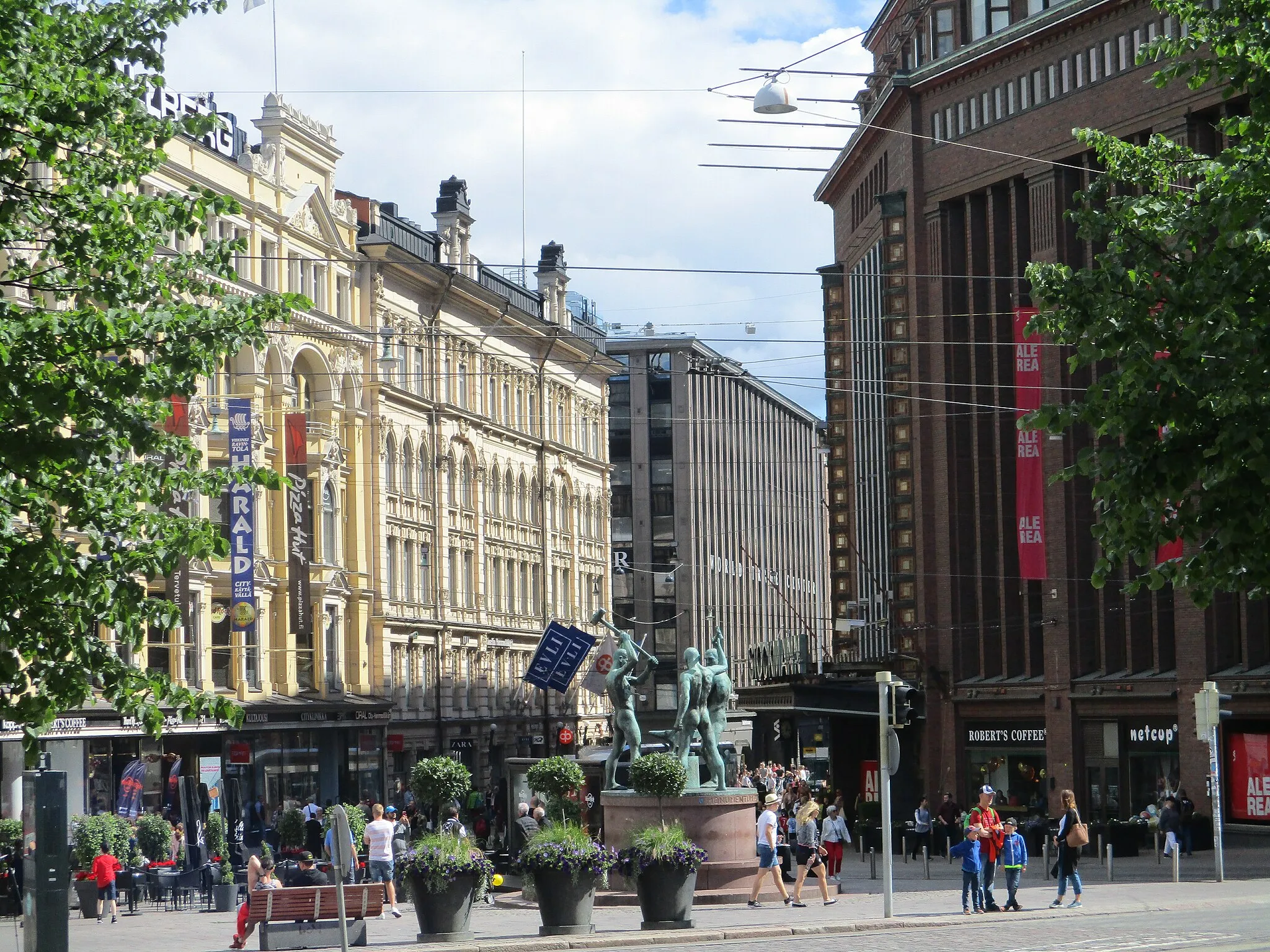 Photo showing: This is a photo of a monument in Finland identified by the ID 'The Three Smiths statue' (Q7797830)