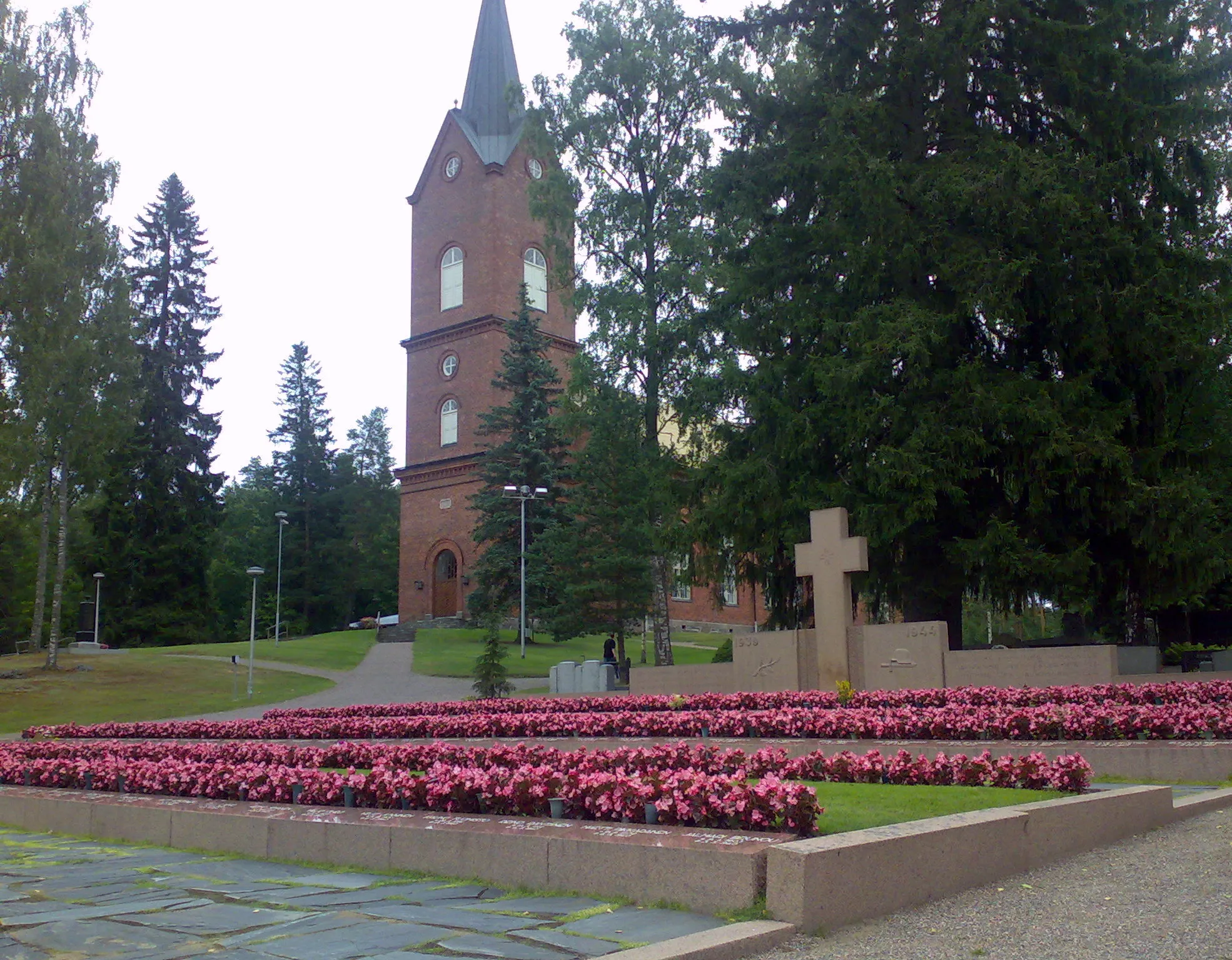 Photo showing: Military cemetary at church in Mäntsälä, Finland