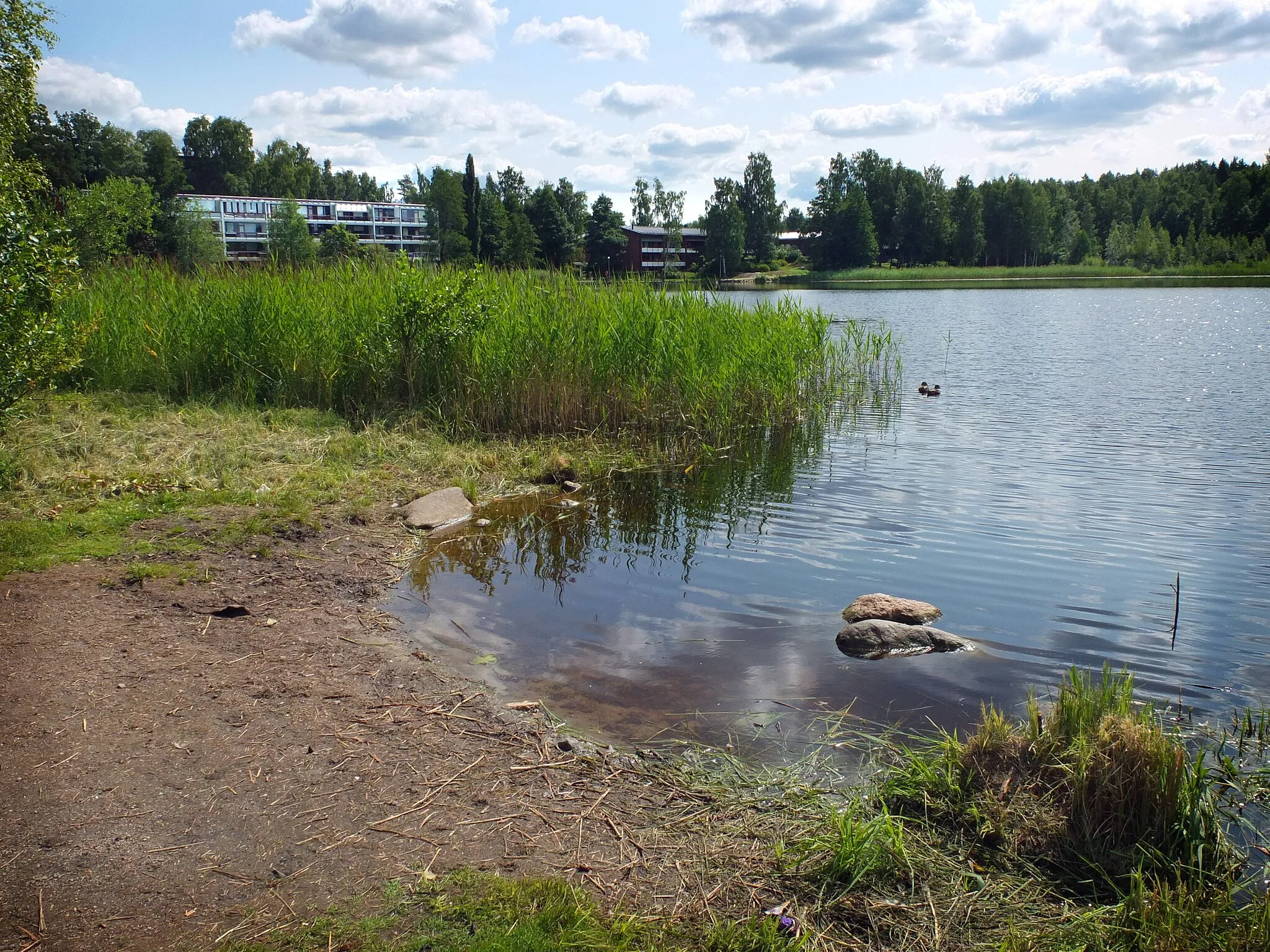 Photo showing: Pähkinärinne residential area, located by the Lammaslampi pond, Vantaa, Finland.