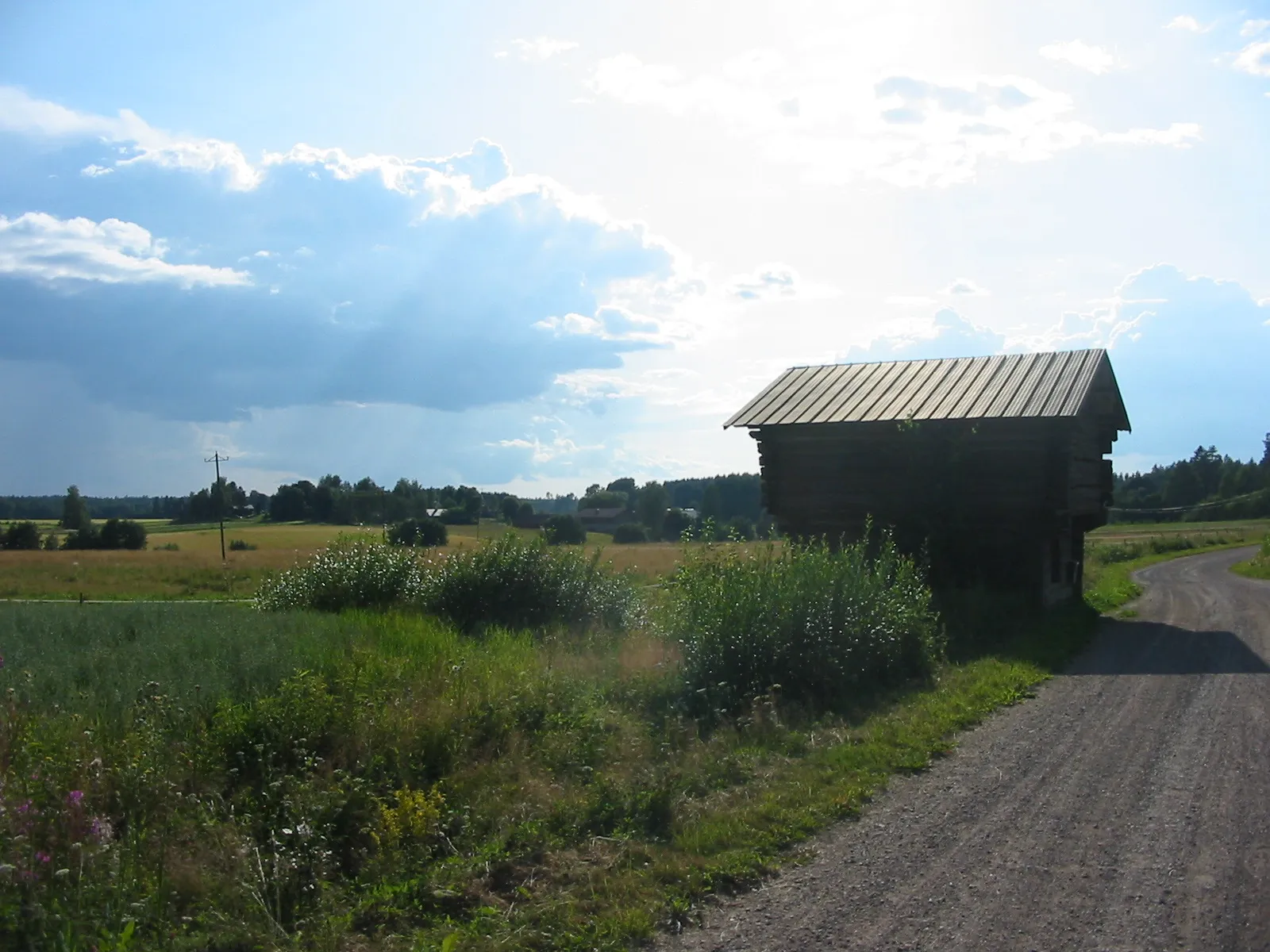 Photo showing: a wooden granary in the Village of Härjänoja, Somerniemi, Somero, Finland