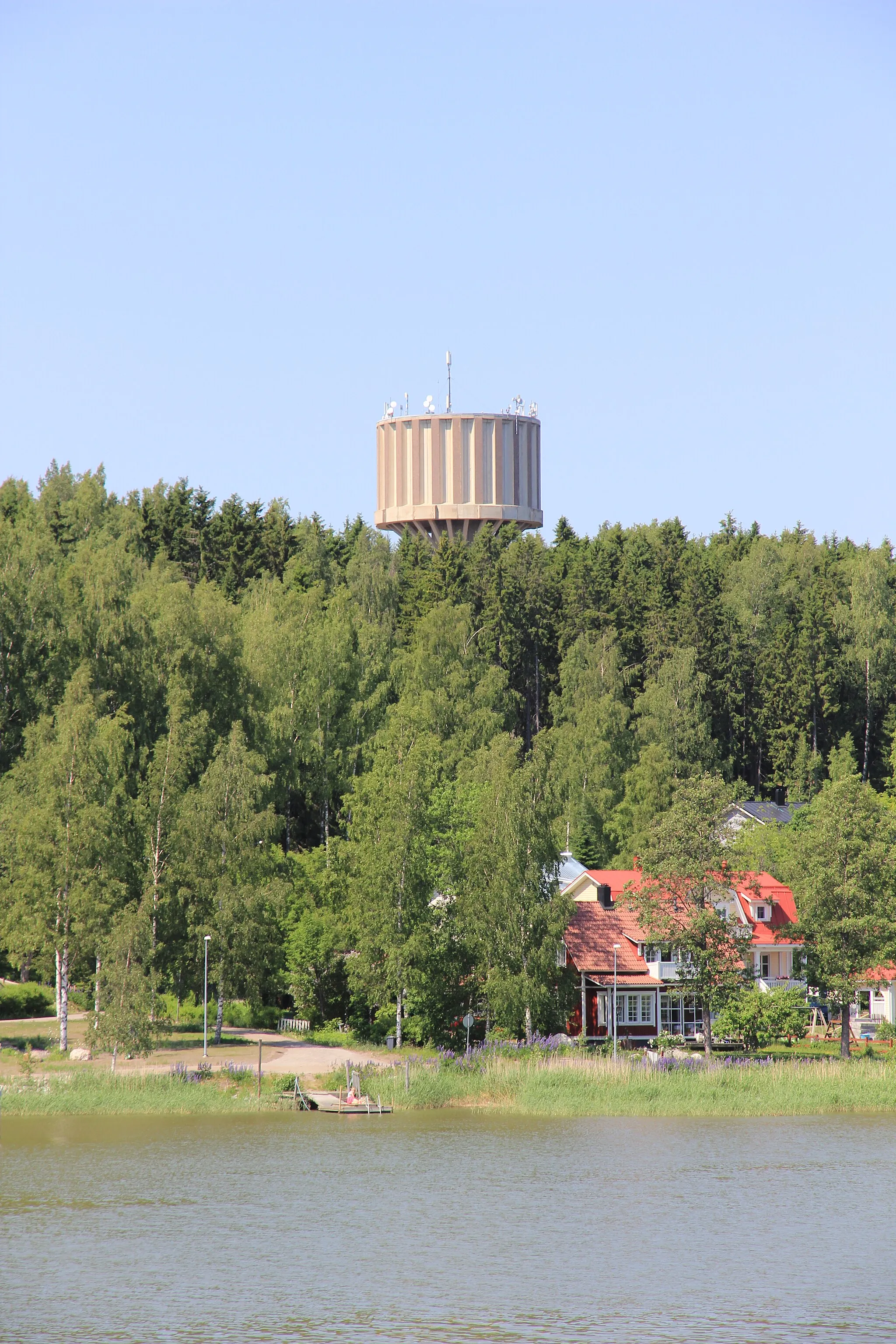 Photo showing: Hamari water tower.