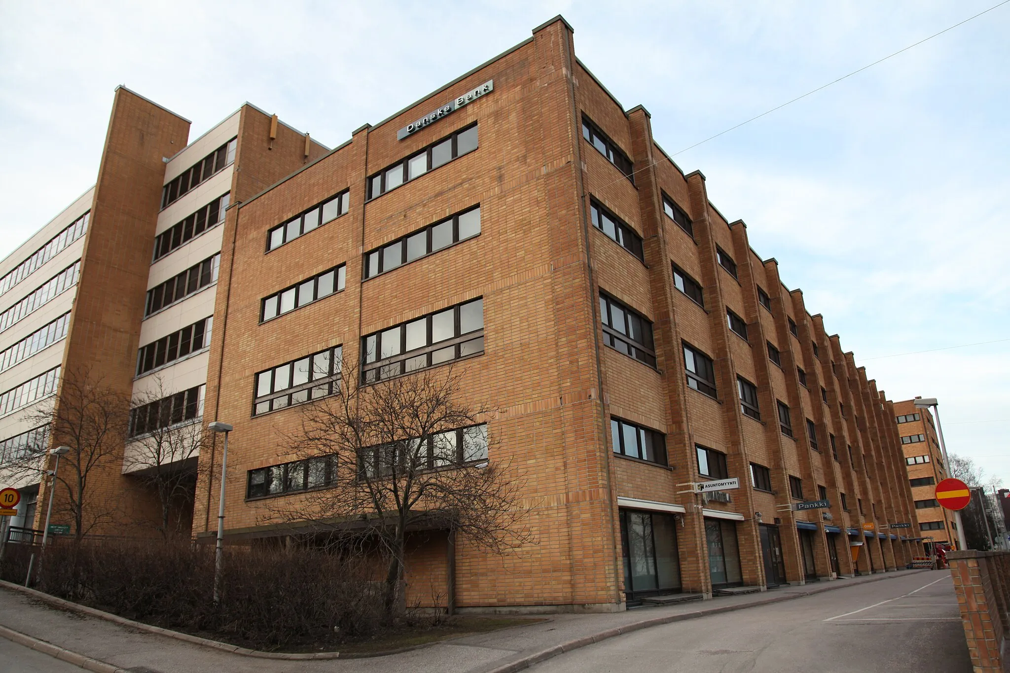 Photo showing: A Danske Bank building in Lassila, Helsinki, Finland.