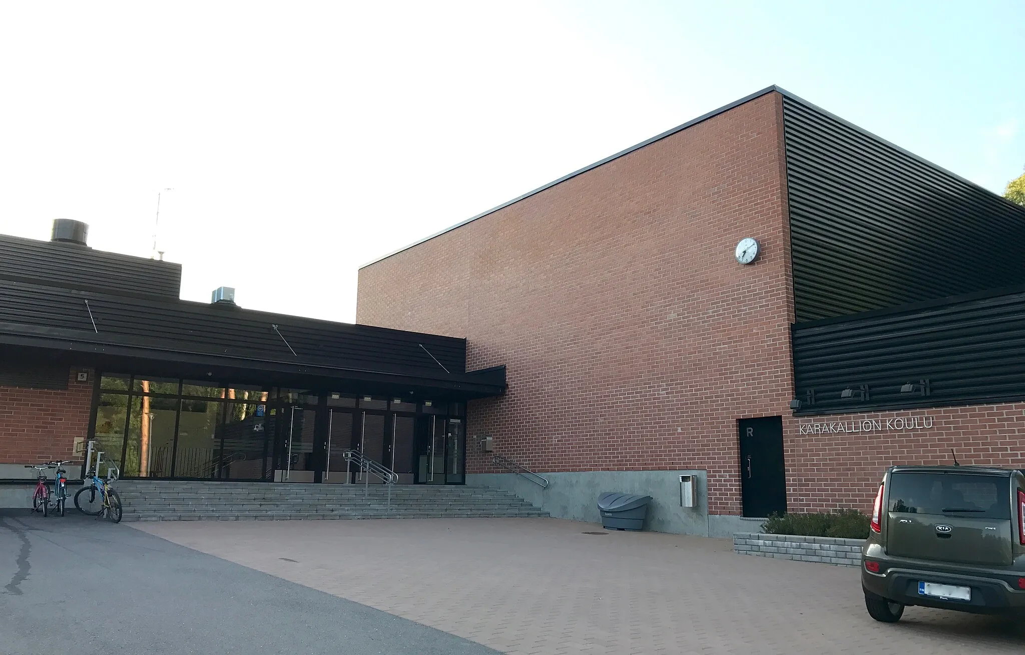 Photo showing: Karakallion koulu Espoossa