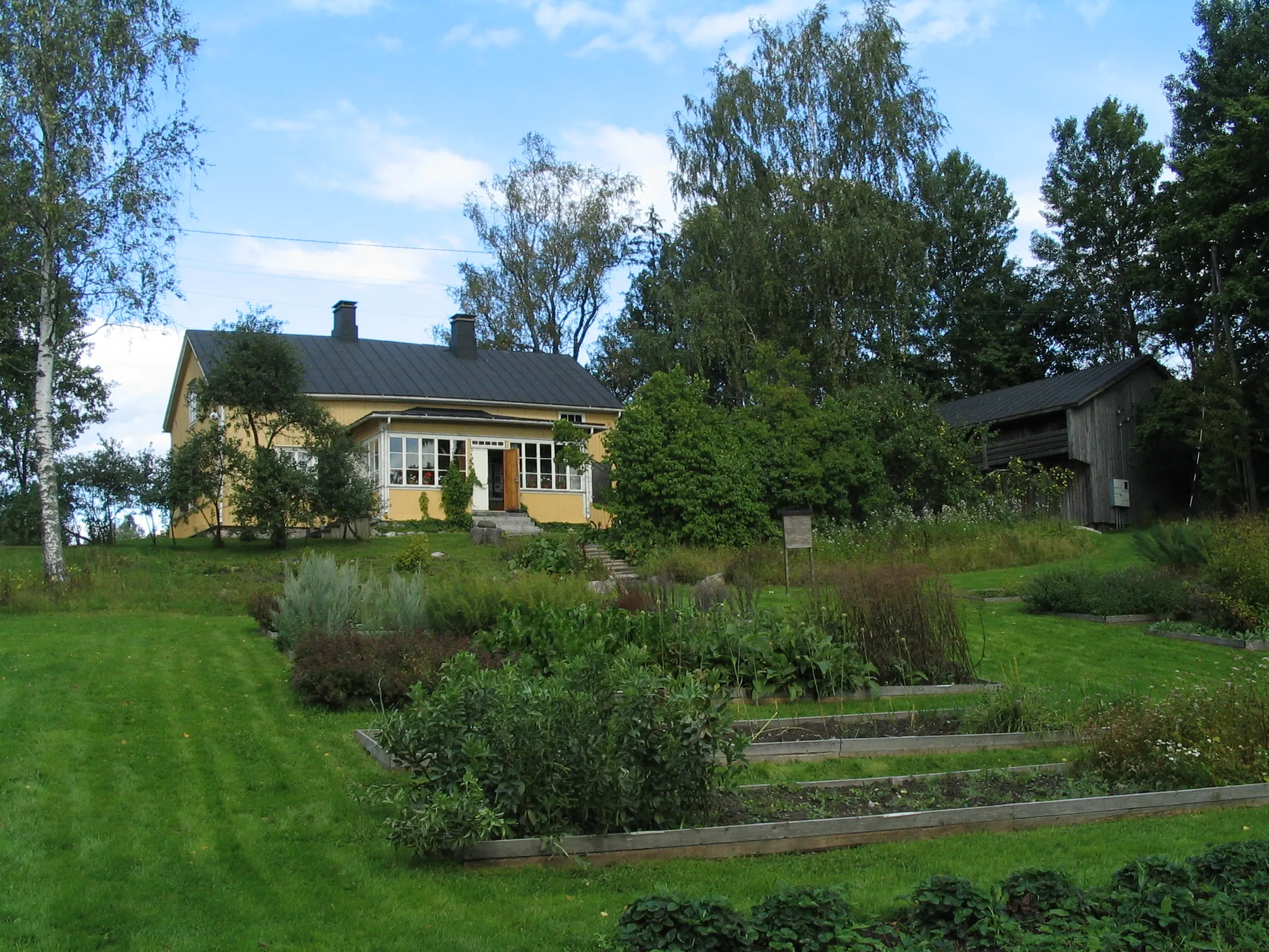Photo showing: Ragvalds, a farm museum with garden in Kirkkonummi, Finland.