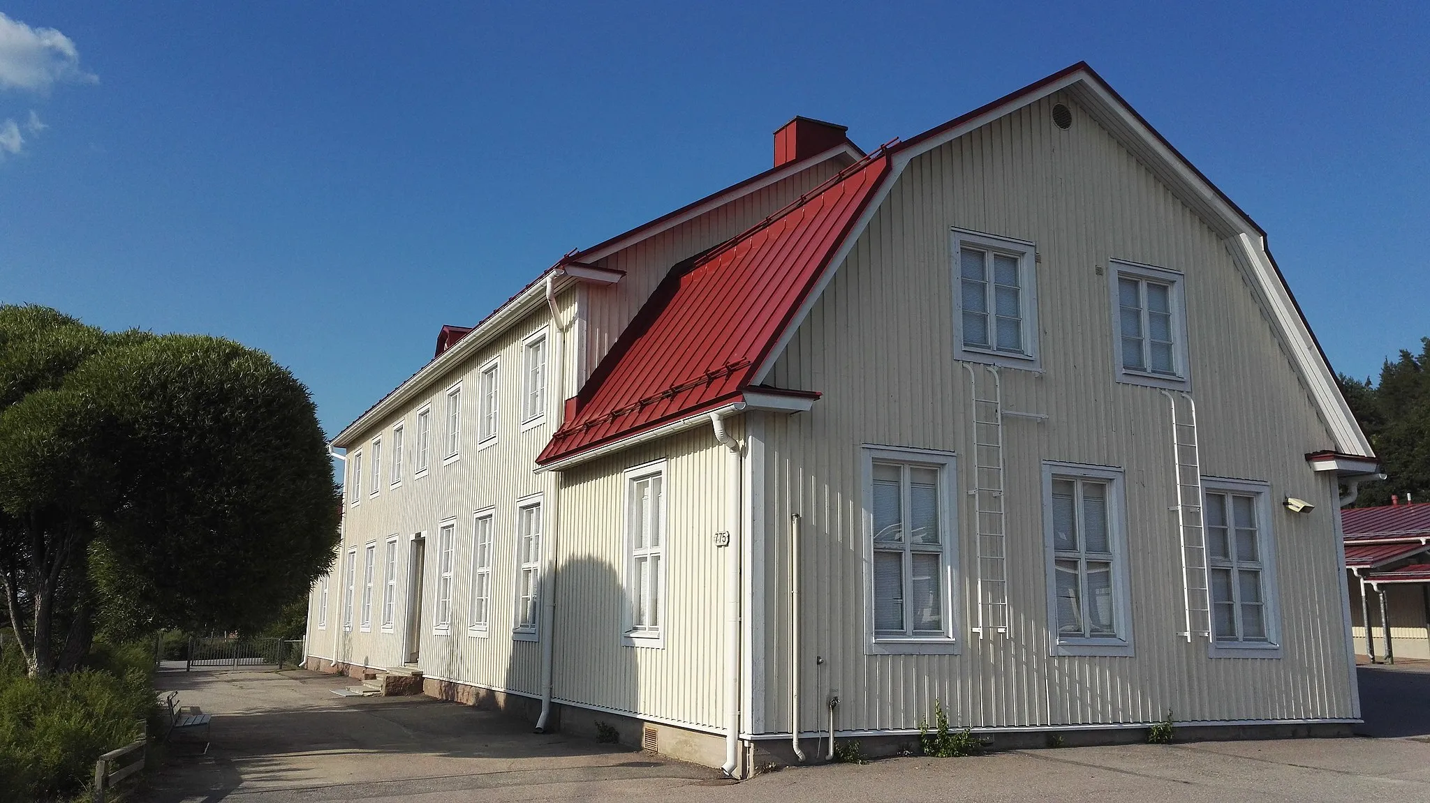 Photo showing: Lepsämän koulu