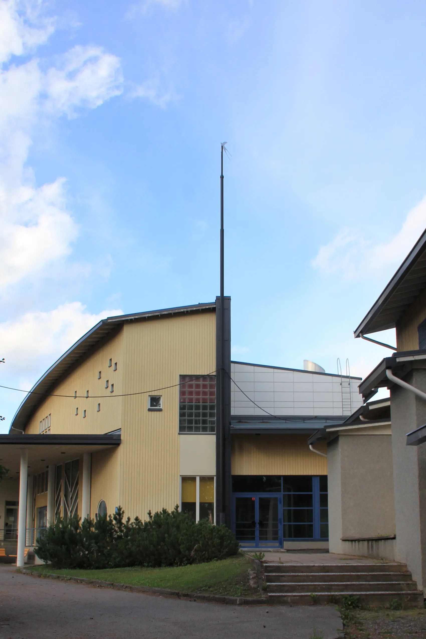 Photo showing: Veikkola school, Kirkkonummi, Finland.