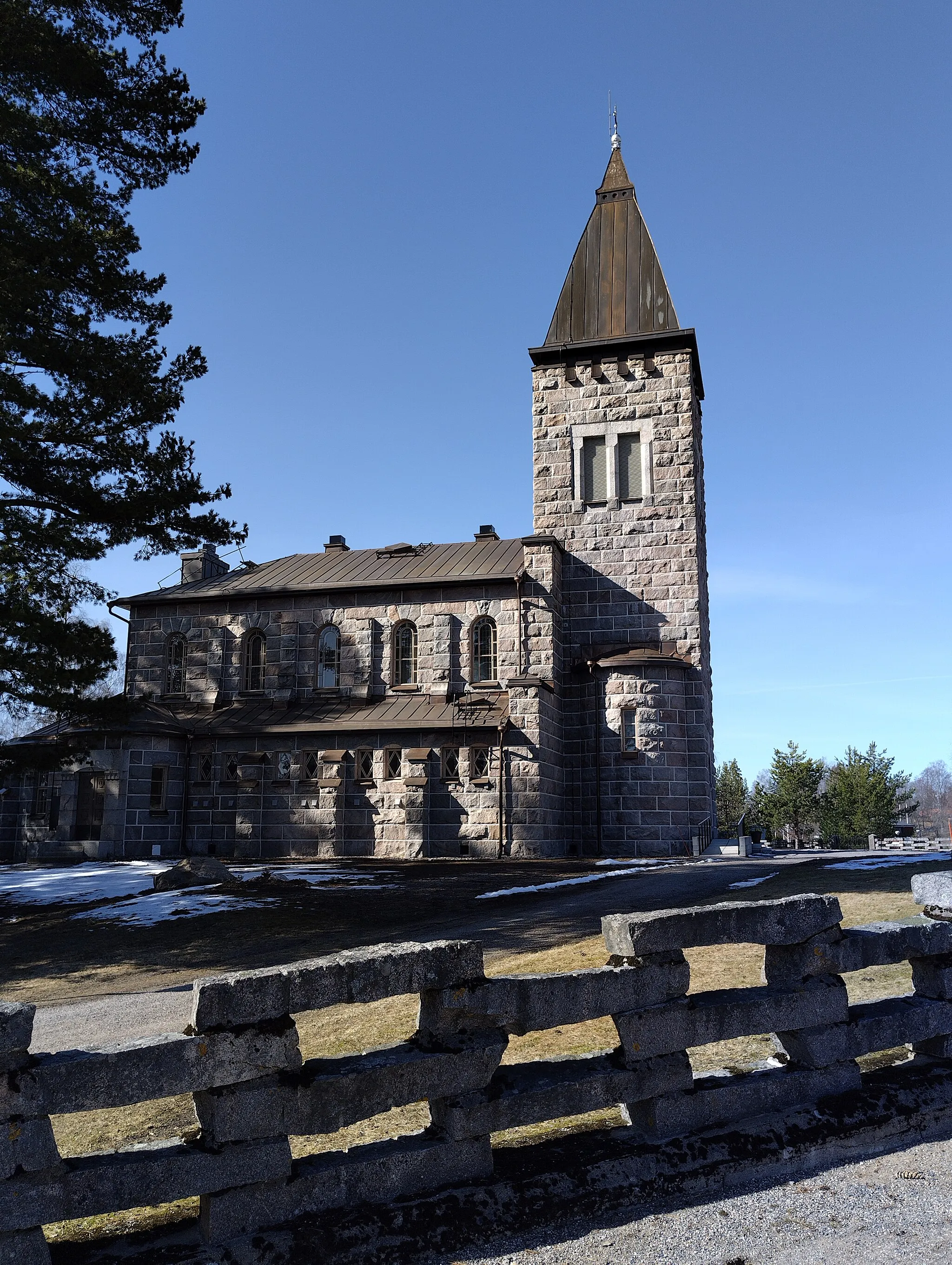 Photo showing: Pornainen Church on Good Friday, April 7, 2023.