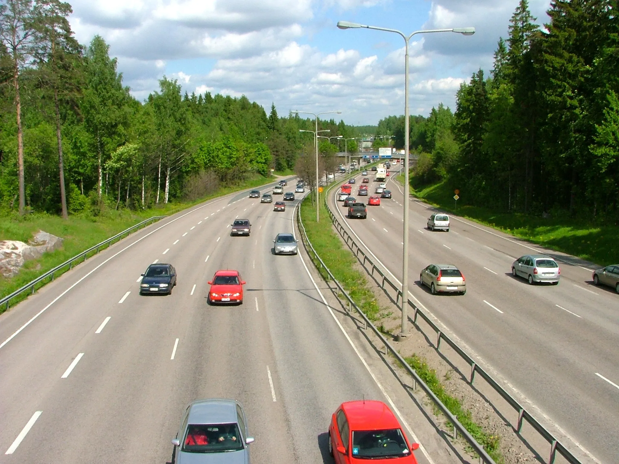 Photo showing: Ring I at Pirkkola, Helsinki where it crosses the Central Park