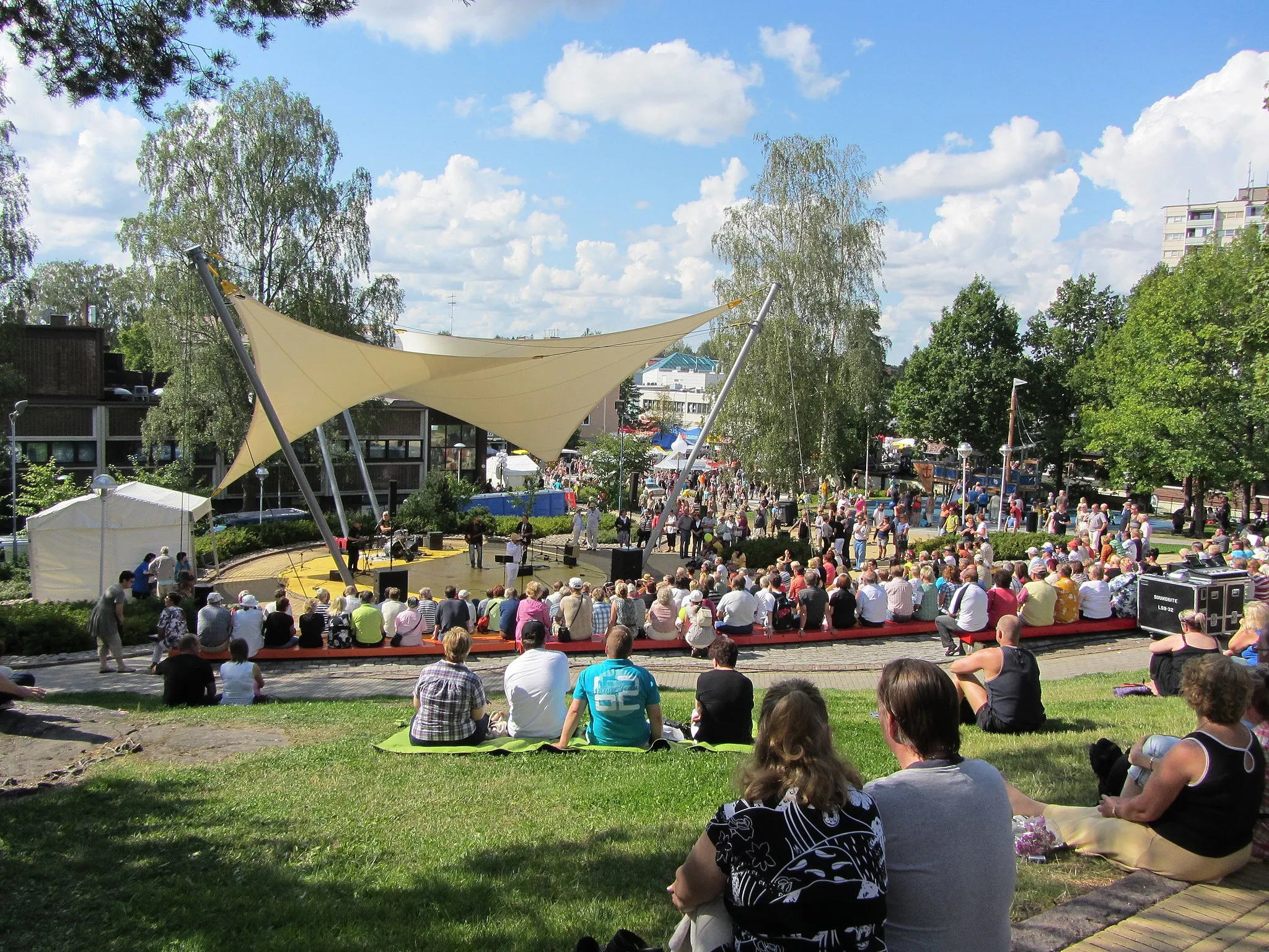 Photo showing: The band Uusi Energia was perfoming on Aurinkomäki Stage during The Garlic Festival 2012.