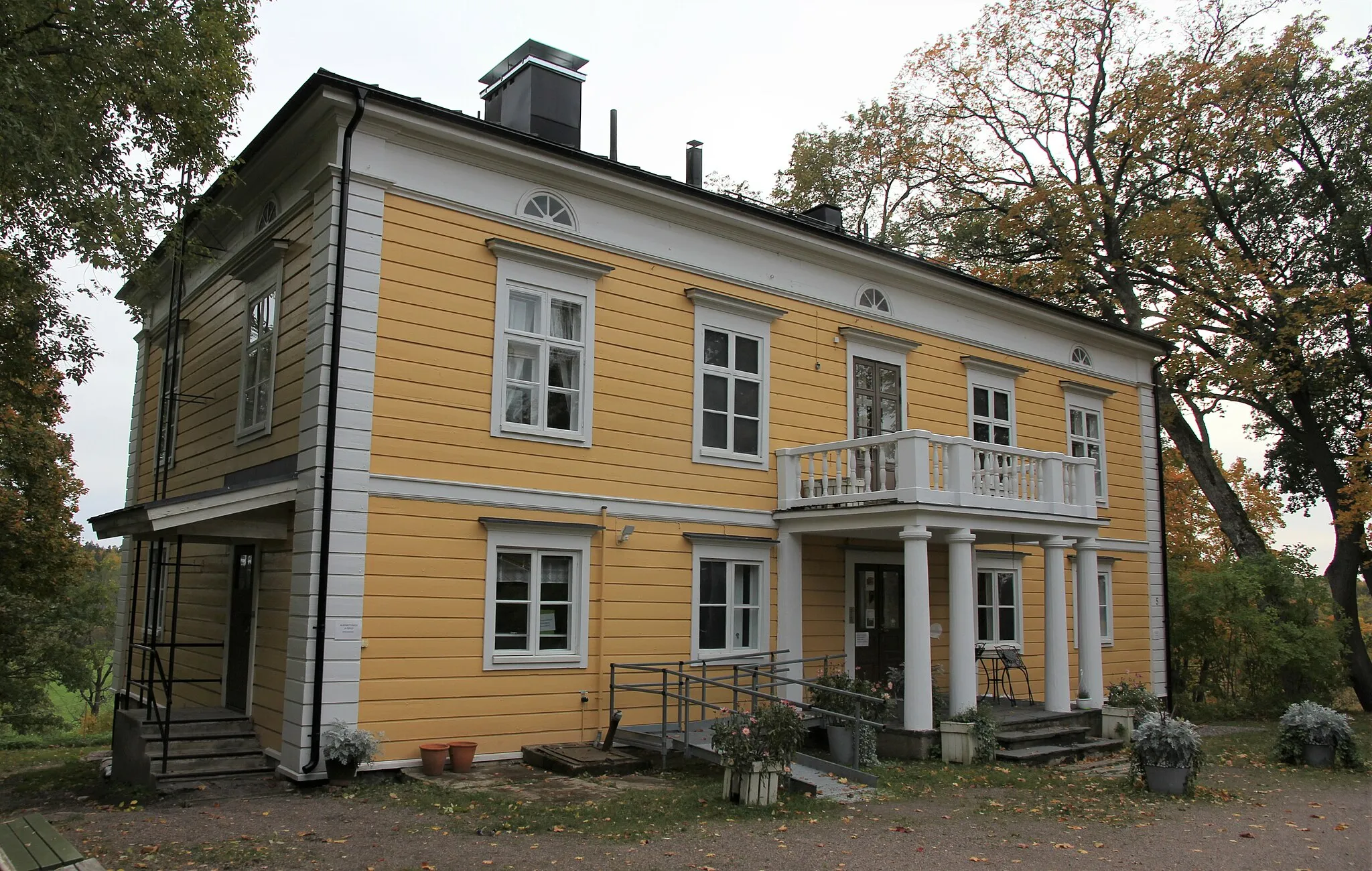 Photo showing: Katrineberg Manor in Katrinankuja 5, Seutula, Vantaa, Finland. Street address:  Katrinankuja 5, 01760 Vantaa. This manor is owned by the city of Vantaa .