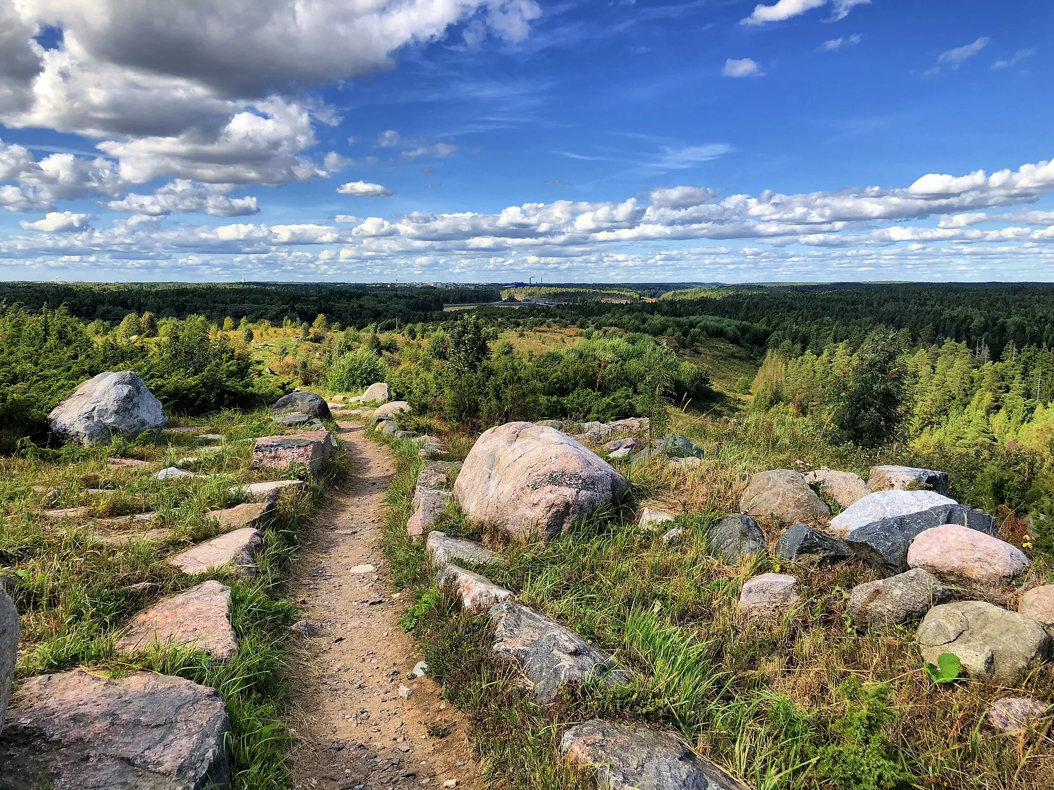 Photo showing: View from the top of Vuosaaren huippu, Helsinki, Finland