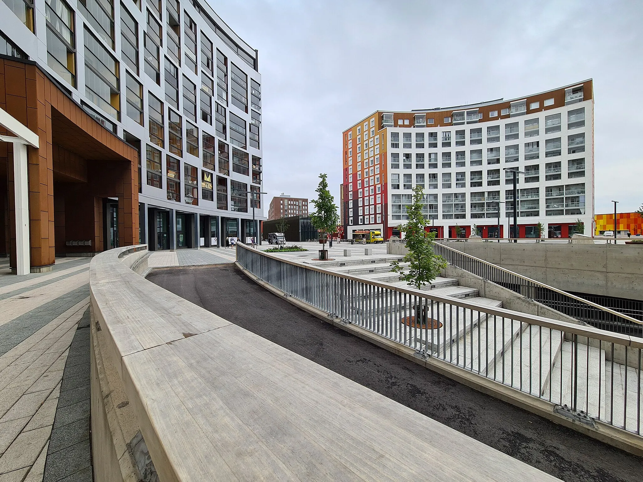 Photo showing: Topaasiaukio in Kivistö, Vantaa, Finland in 2021 August.