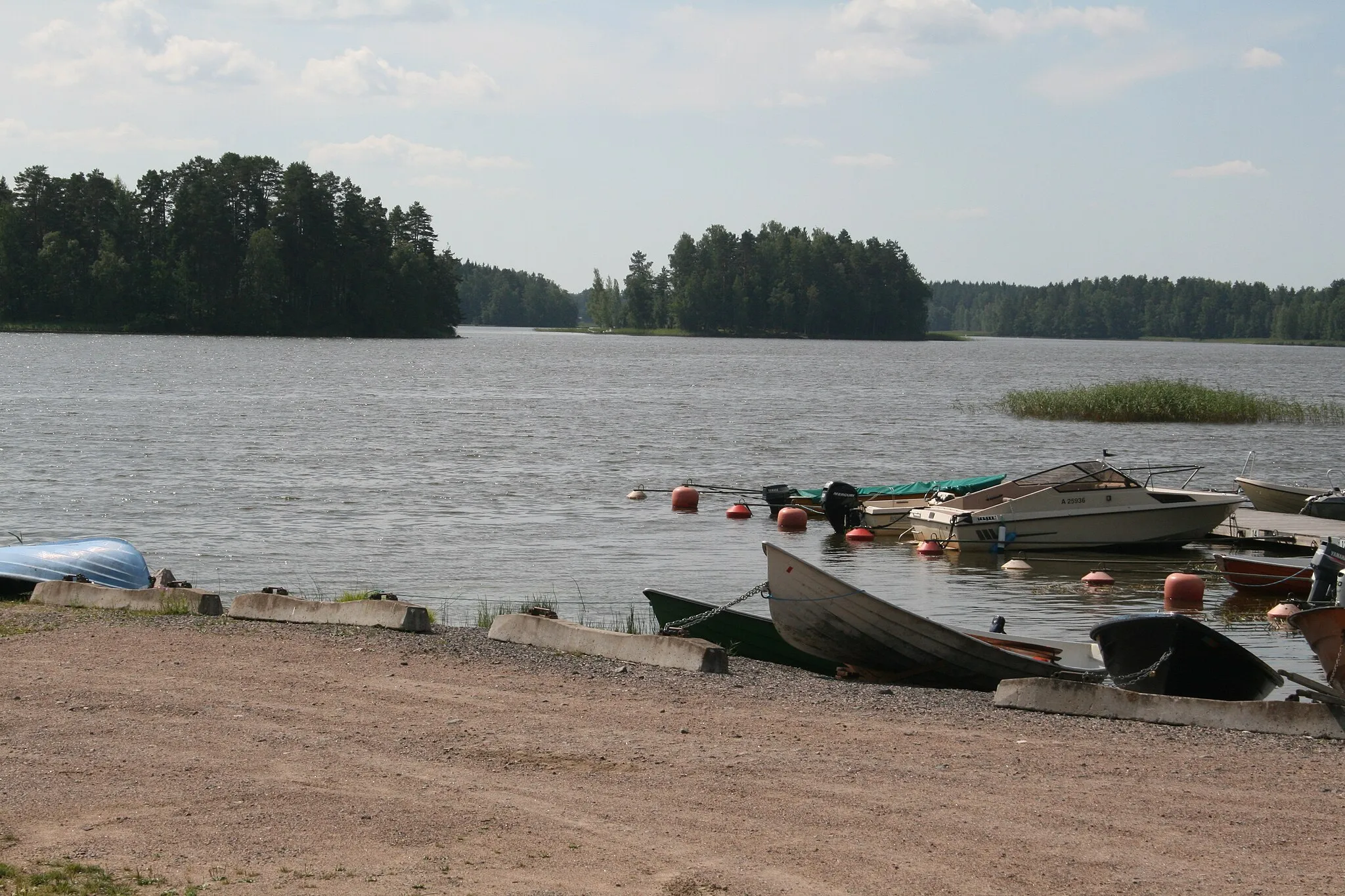 Photo showing: View fron lake Loppijärvi north end