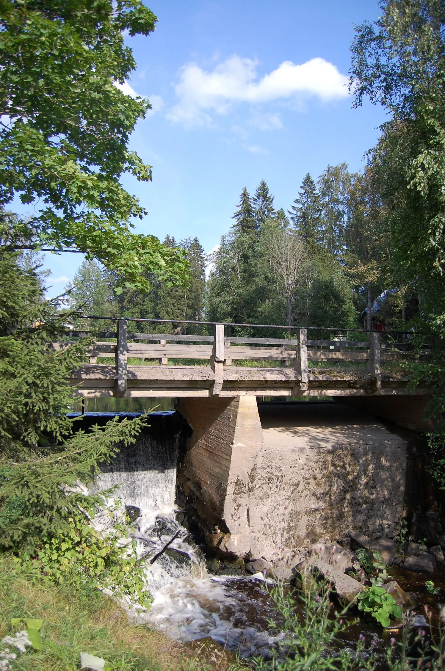 Photo showing: The dam of Kaukastenkoski in Kaukas, Hyvinkää.