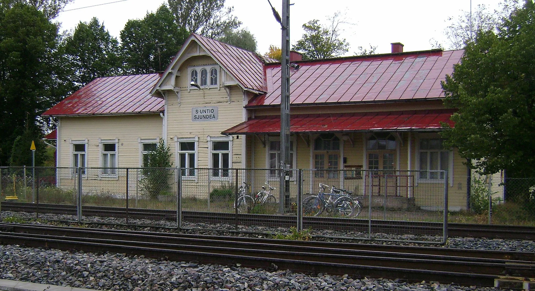 Photo showing: Siuntio railway station building.