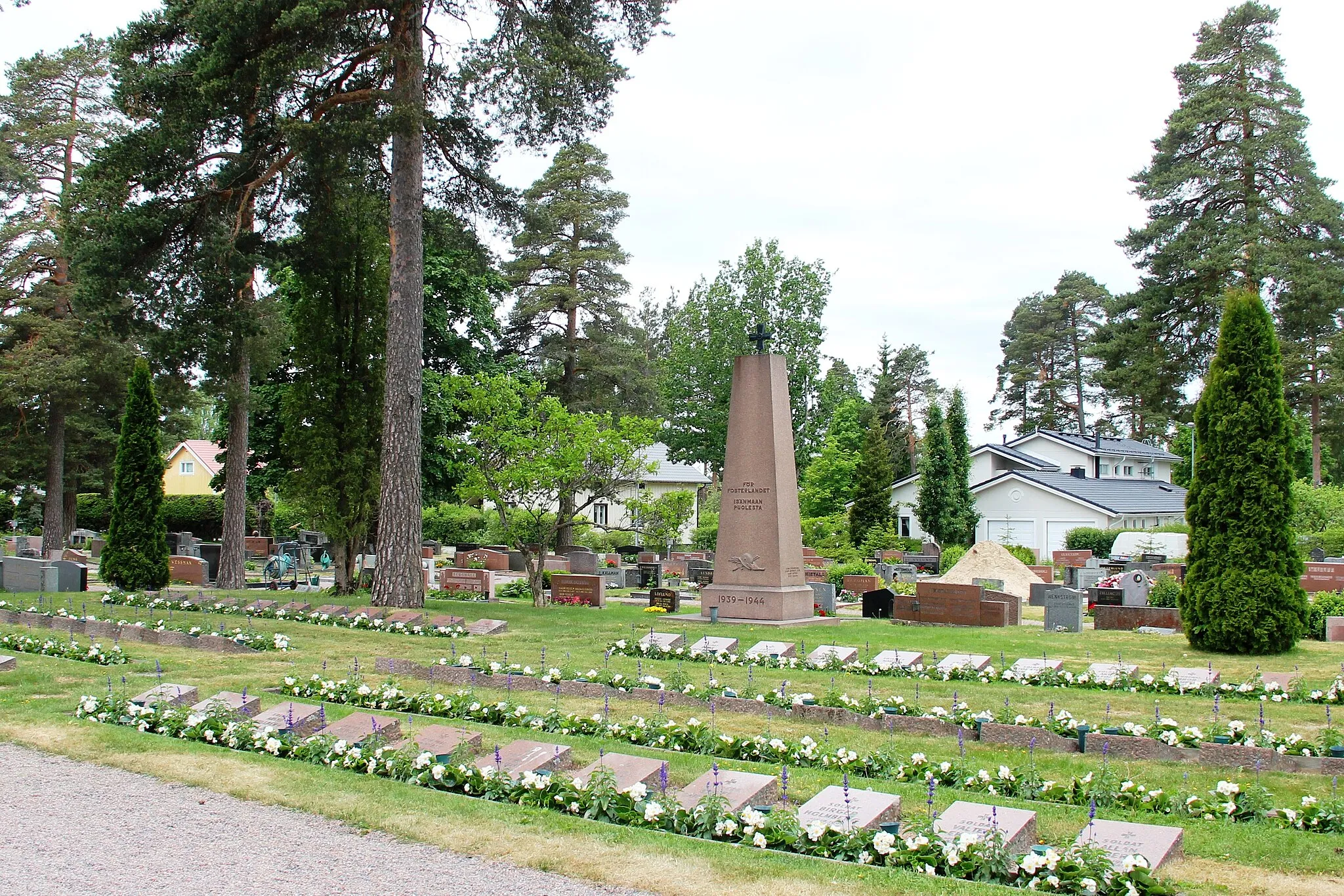 Photo showing: Military cemetery at St. Olof Cemetery, Karis, Raseborg