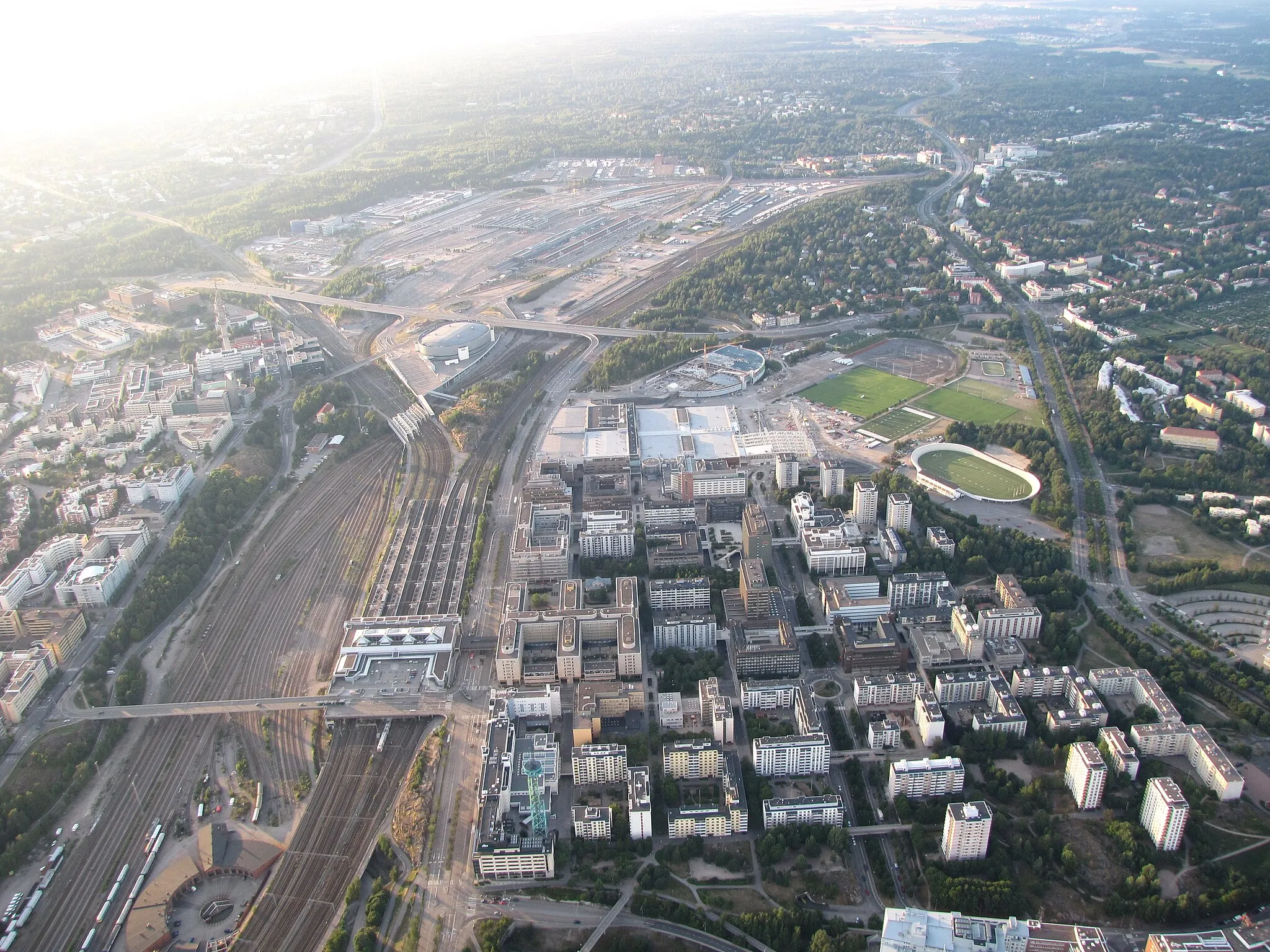 Photo showing: Eastern Pasila and Pasila railway station photographed from a hot air balloon.