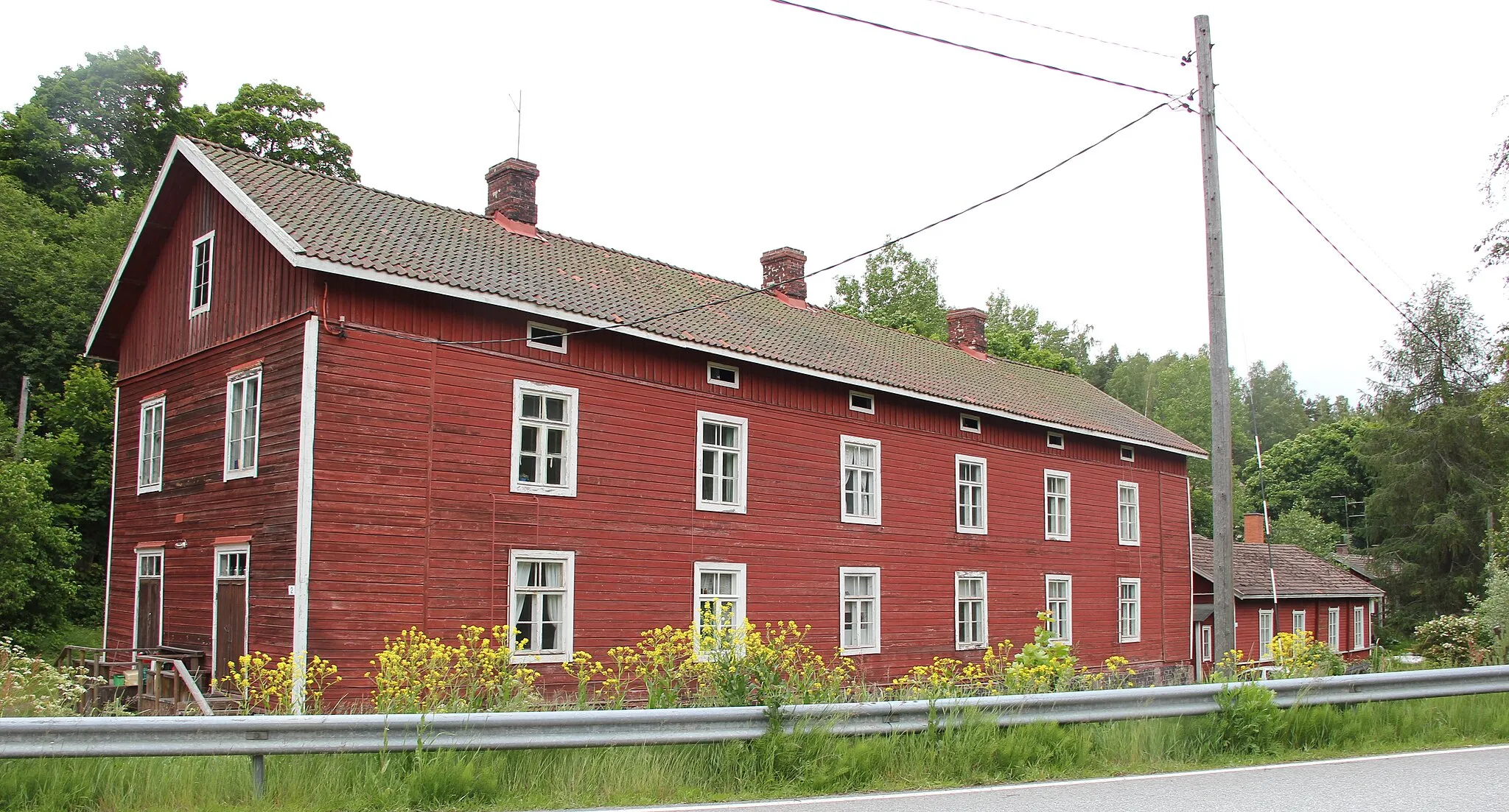 Photo showing: Antskogin ruukin työväenasunto Plevna, nykyisin vuokra-asuntoja