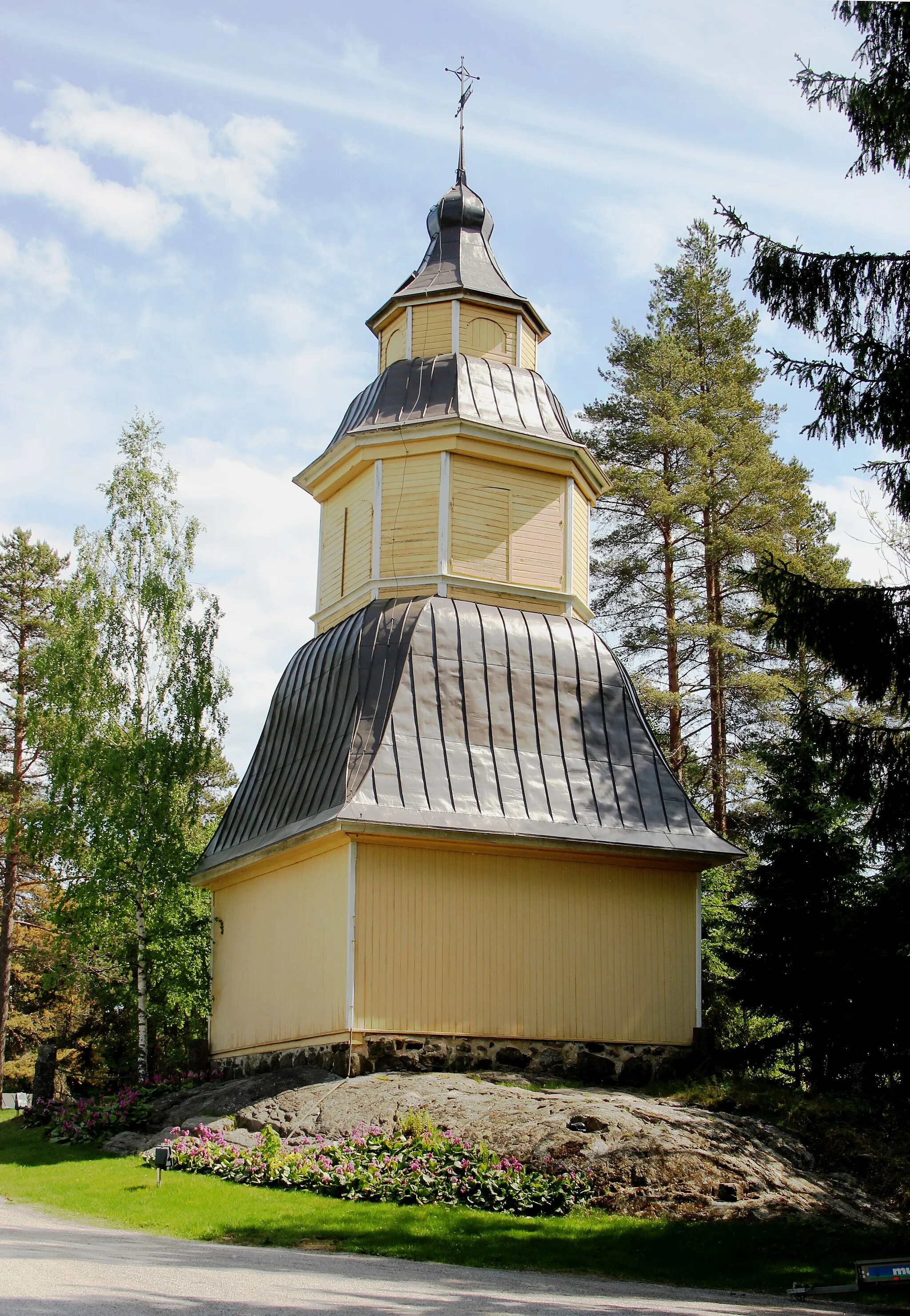 Photo showing: The bell tower of Suomusjärvi Church, in Suomusjärvi, Salo, Finland