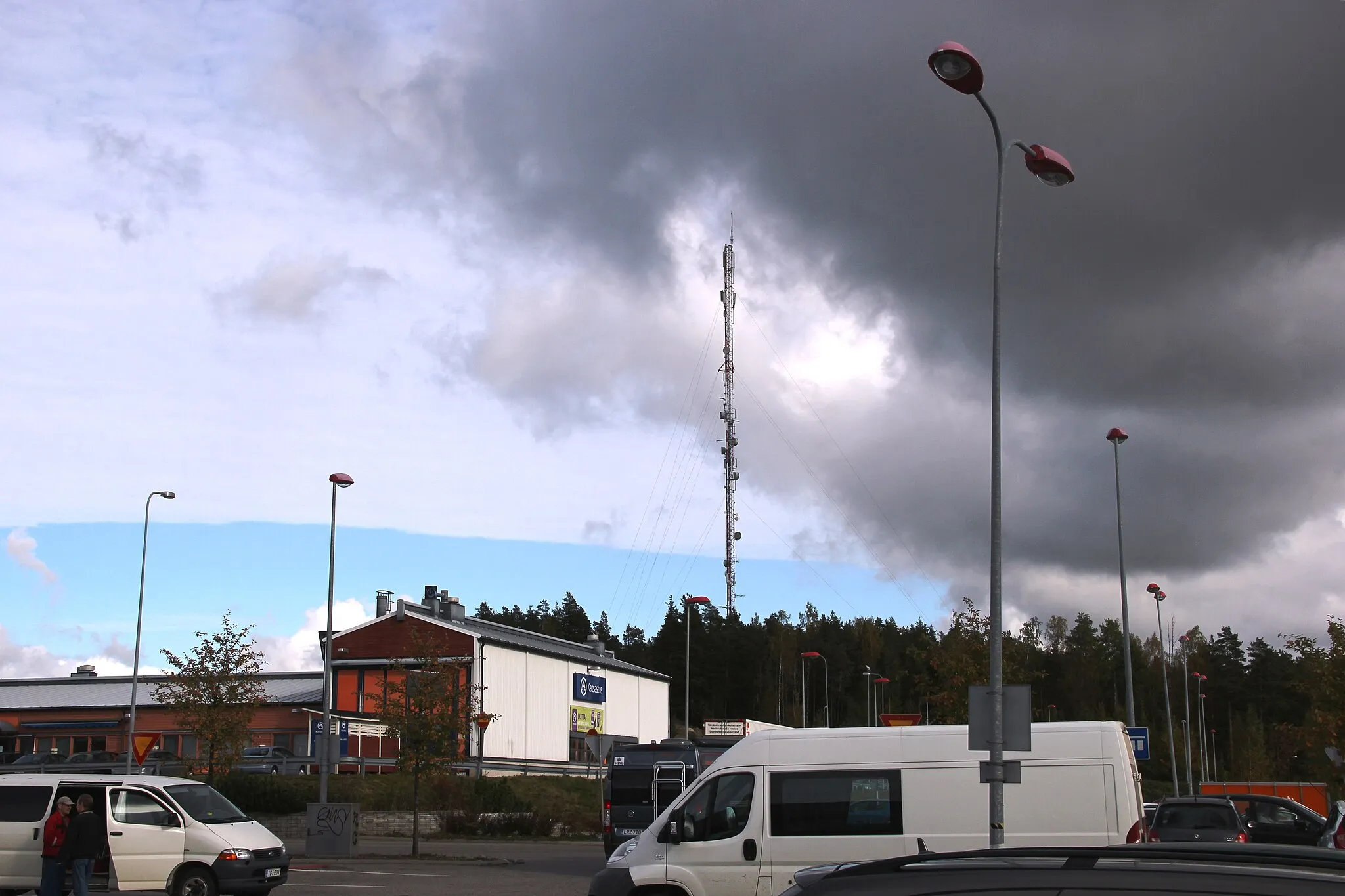 Photo showing: The Vehicle inspection office in Lempola, Lohja, Finland, September 2016 with dramatic clouds.