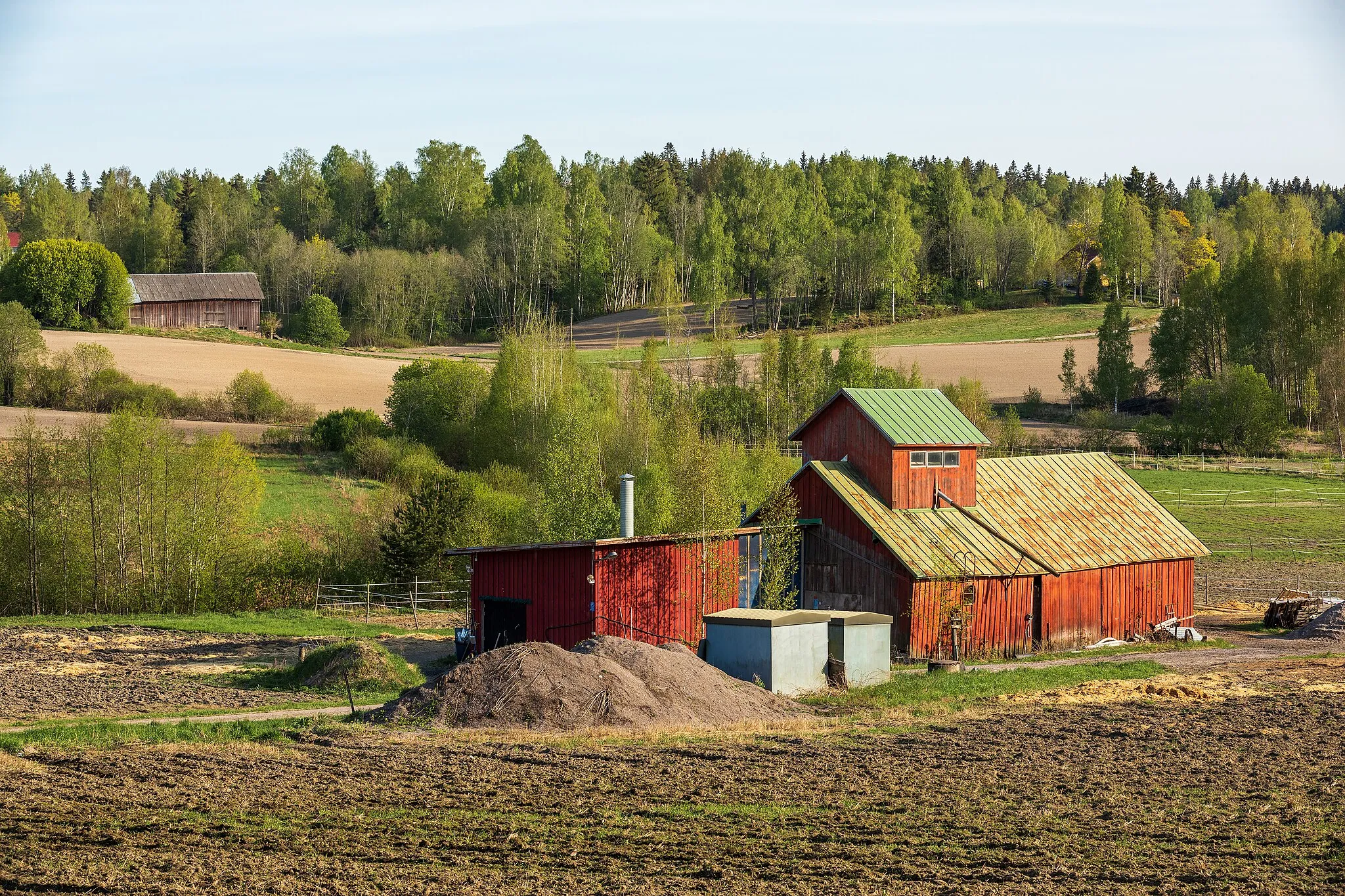 Photo showing: An agricultural landscape of Maisala in Ruotsinkylä, Tuusula, Finland in 2022 May.