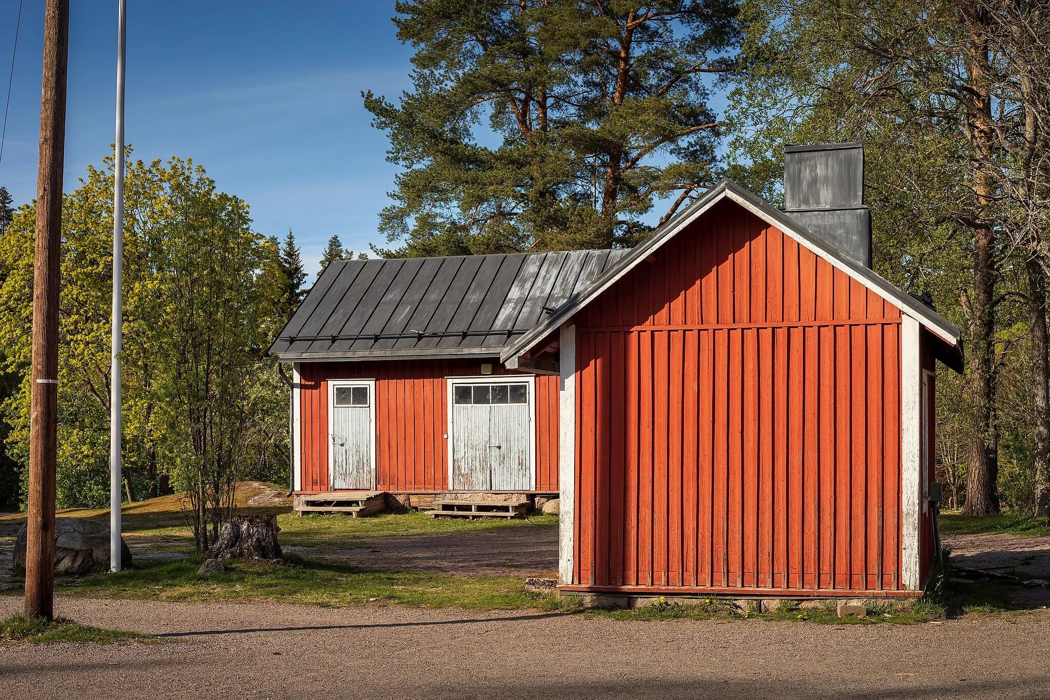 Photo showing: Side buildings of Klemetskog skola in Riihikallio, Tuusula, Finland in 2022 May.