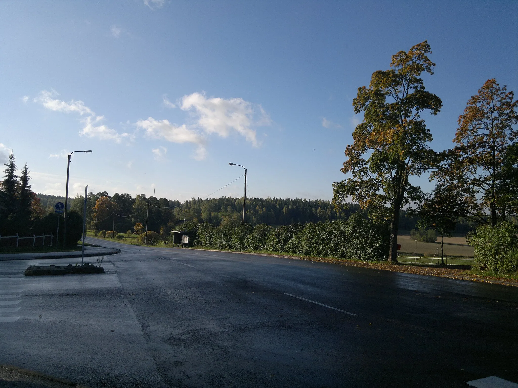 Photo showing: Intersection of Riipiläntie and Katriinantie