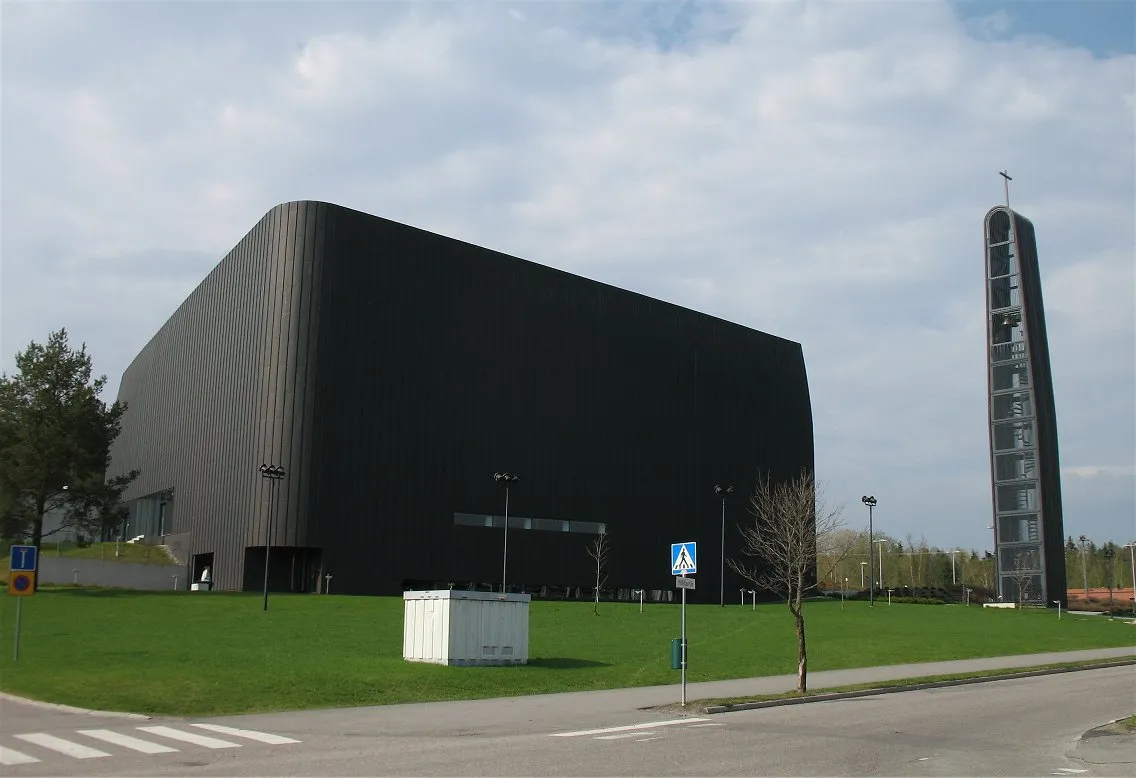 Photo showing: Lutheran Klaukkala Church located in Ylitilantie 6, Nurmijärvi, Finland. This church was built in 2003–2004.